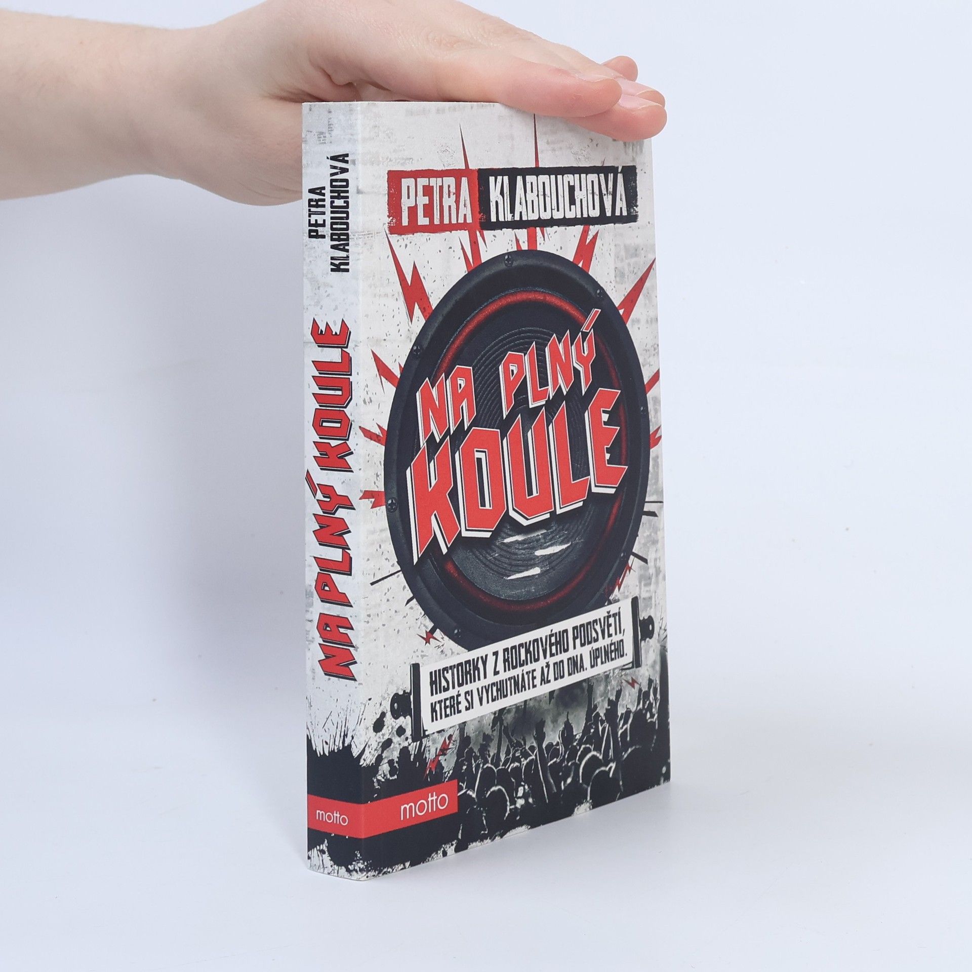 Petra Klabouchová Na plný koule : historky z rockového podsvětí, které si vychutnáte až do dna - úplného