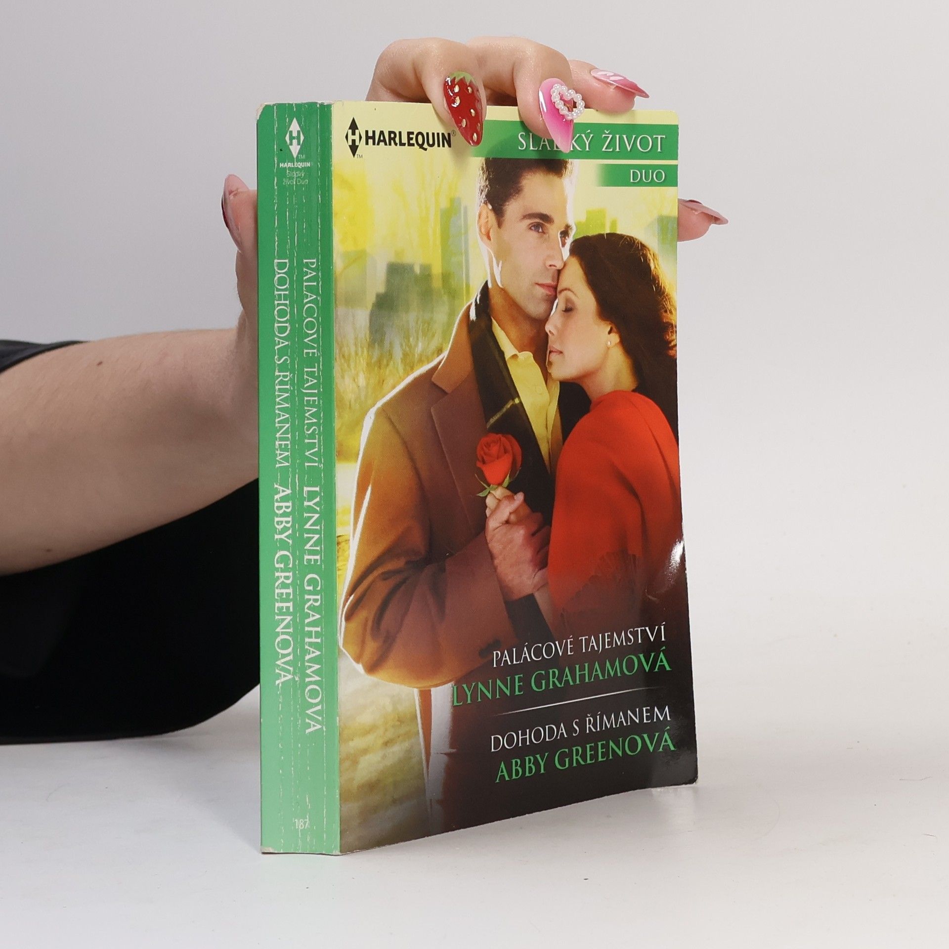 Lynne Graham Palácové tajemství / Dohoda s Římanem