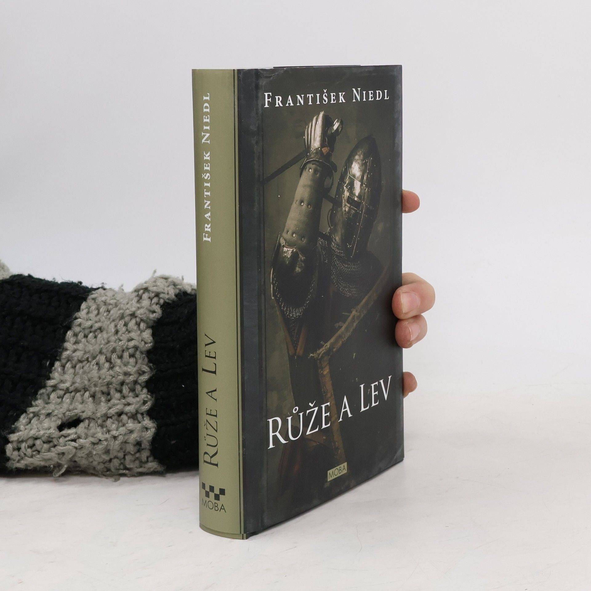 František Niedl Růže a lev