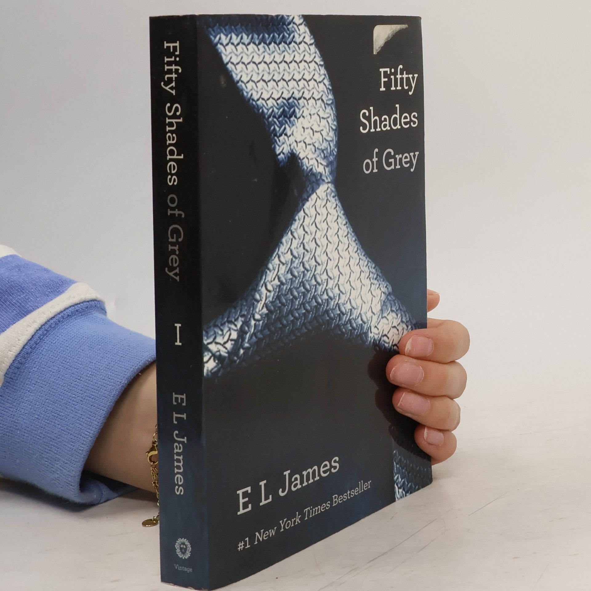 E L James Fifty shades of grey
