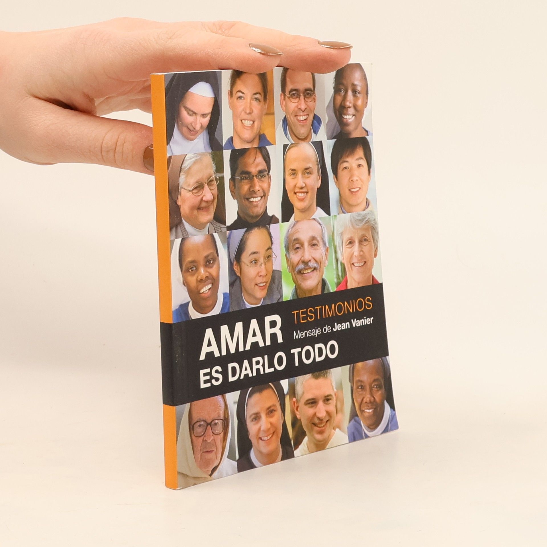 Amar es darlo todo: han consagrado su vida a Jesucristo al servicio de sus hermanos y hermanas: nos dan su testimonio