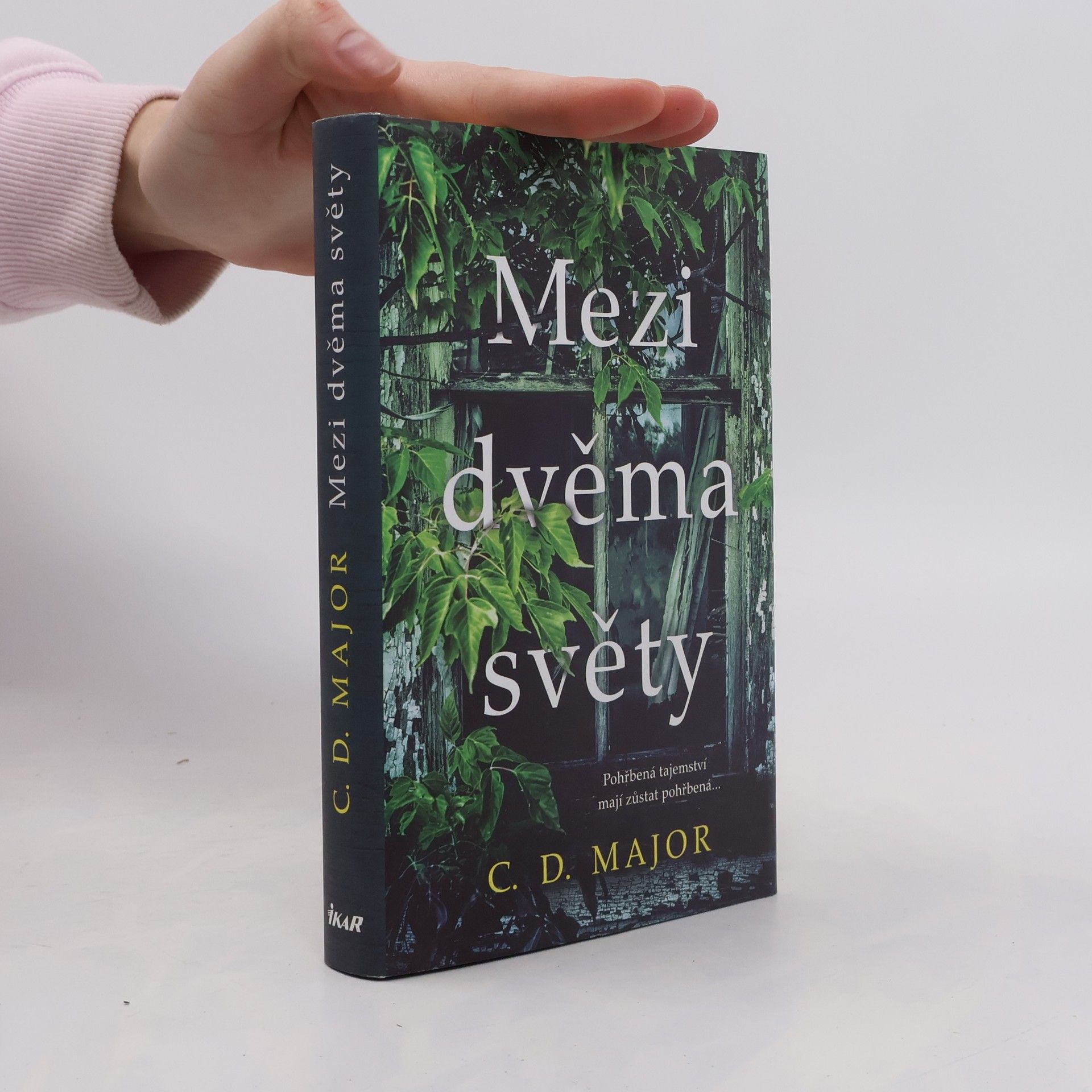 C. D. Major Mezi dvěma světy