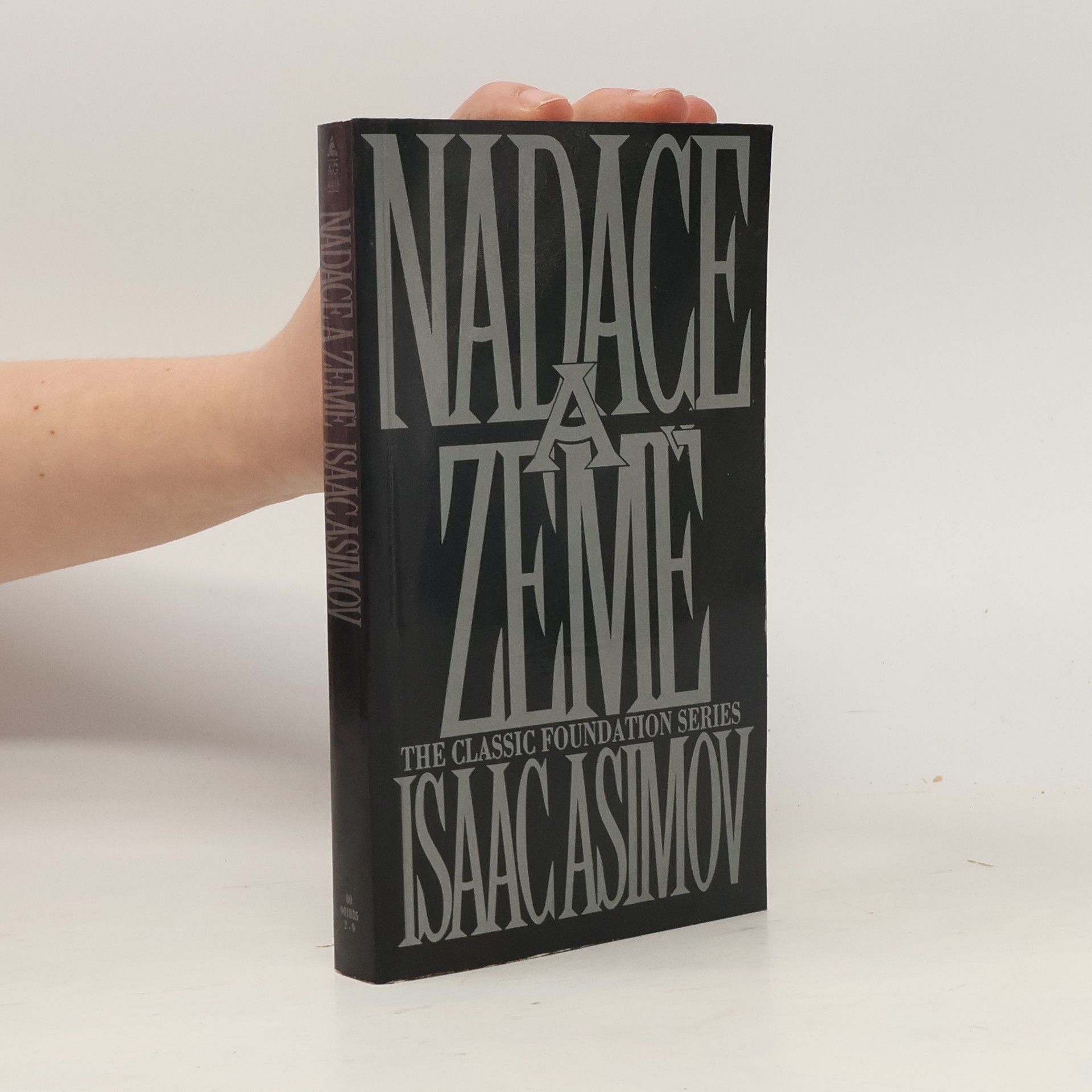 Isaac Asimov Nadace a Země