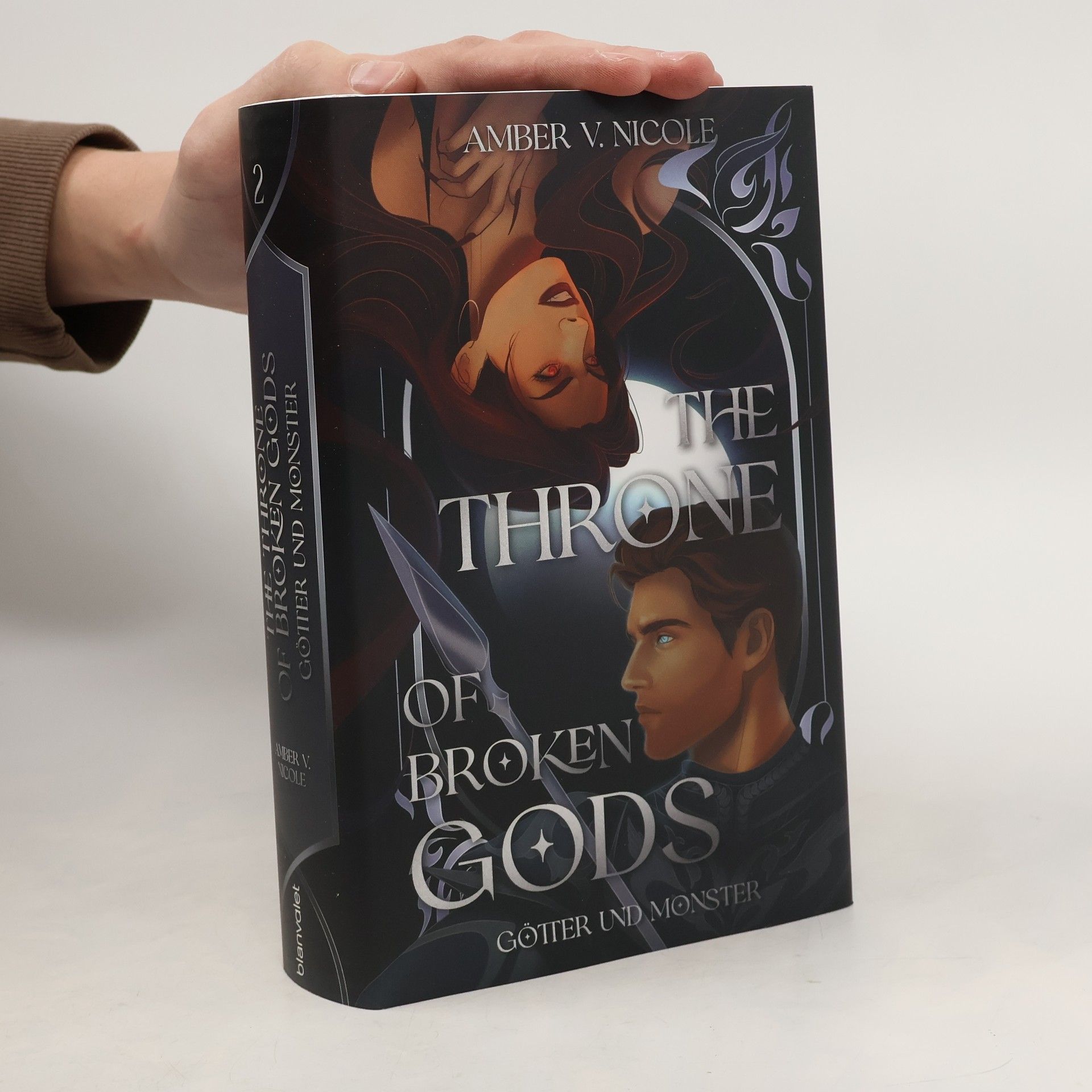 Amber V. Nicole The Throne of Broken Gods 2