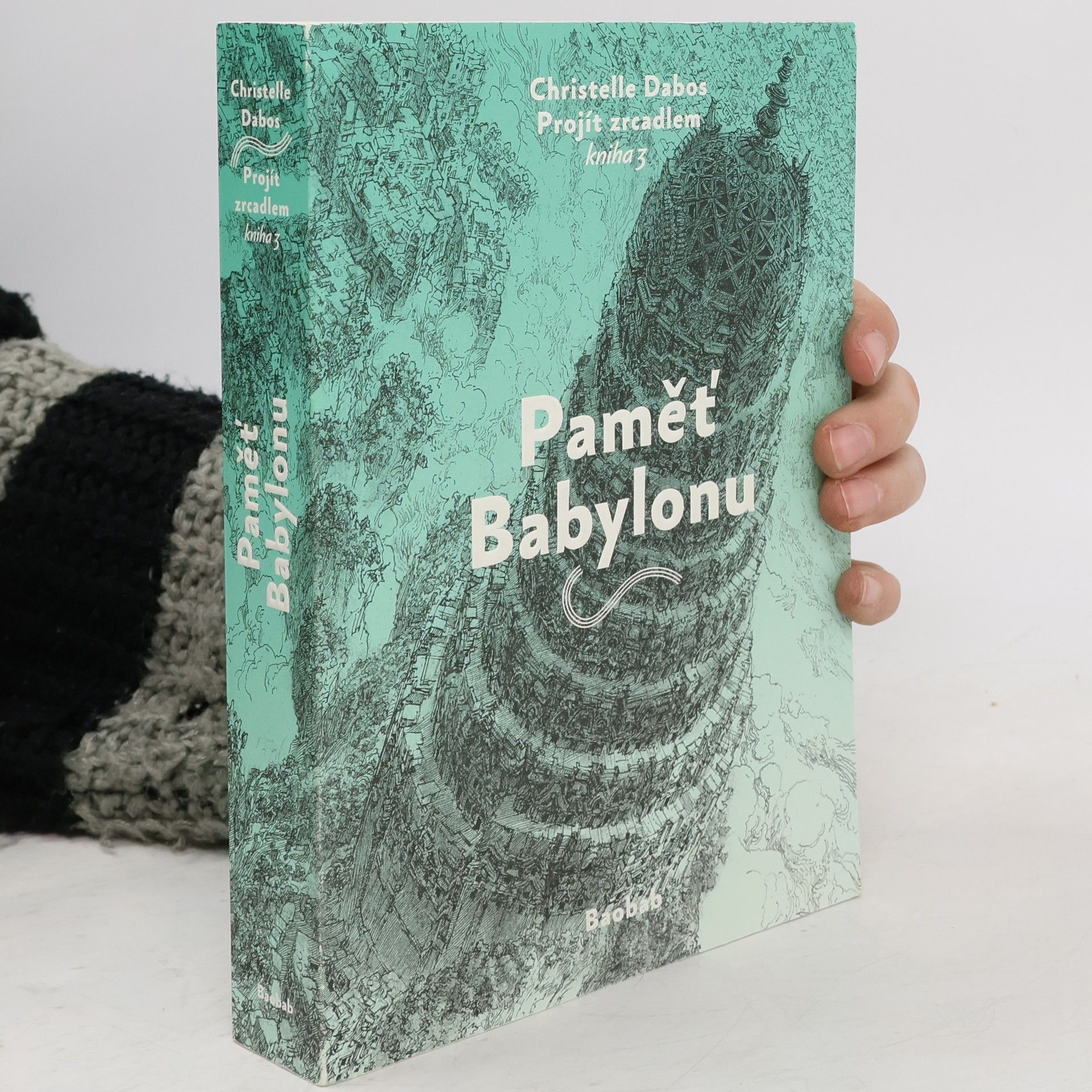 Christelle Dabos Projít zrcadlem. Kniha 3, Paměť Babylonu