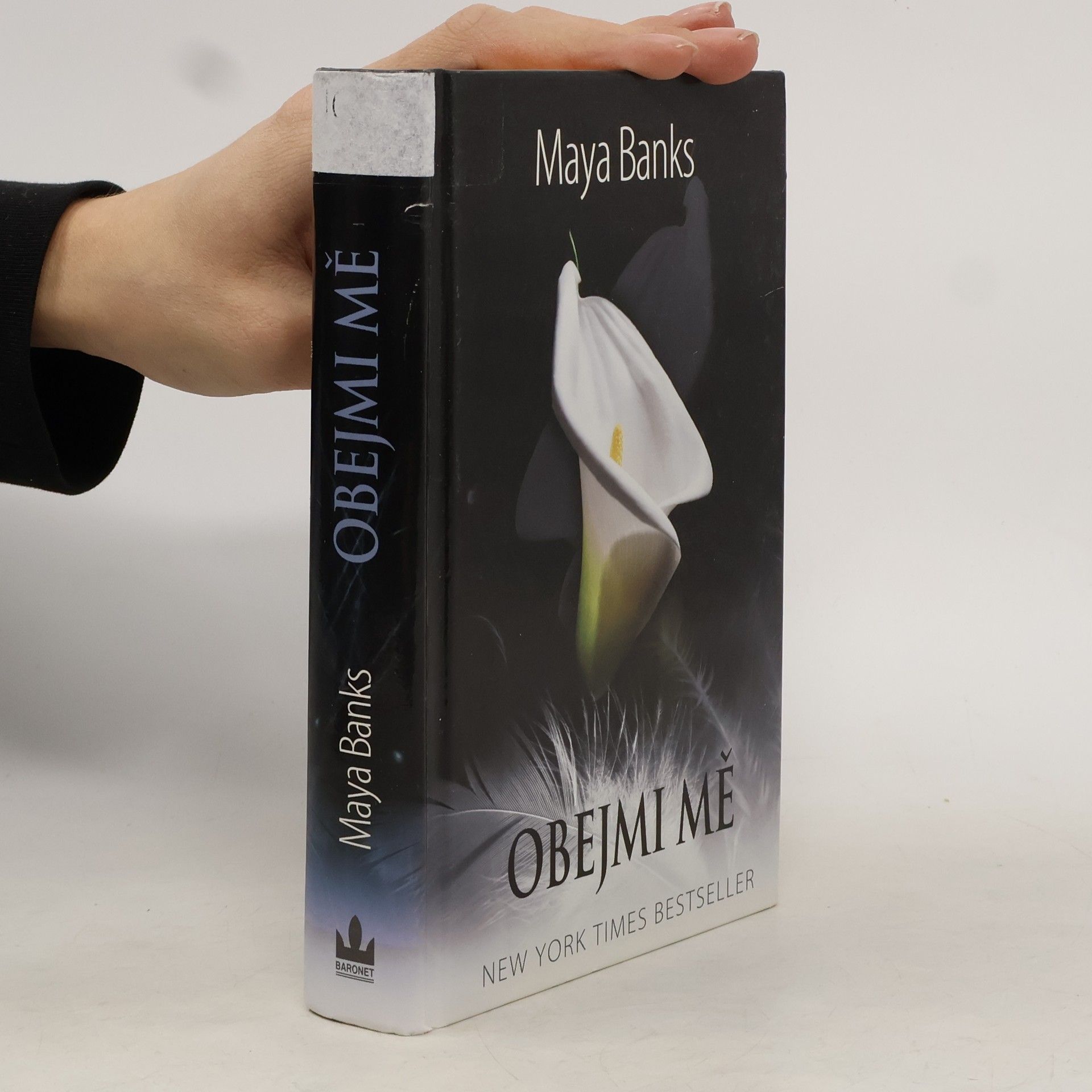 Maya Banks Obejmi mě : třetí část série V žáru bezpečí