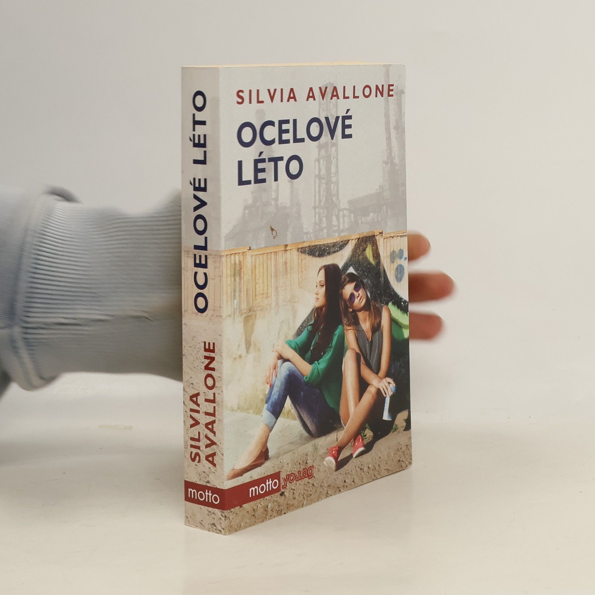 Silvia Avallone Ocelové léto