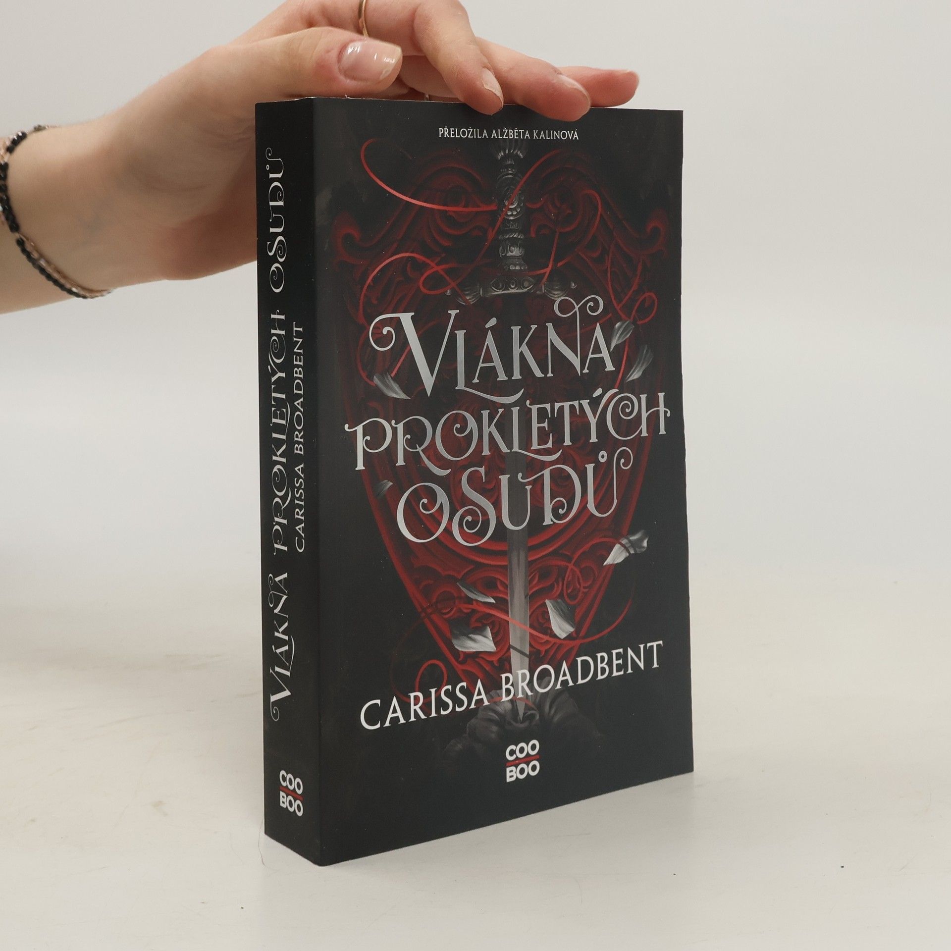 Carissa Broadbent Vlákna prokletých osudů