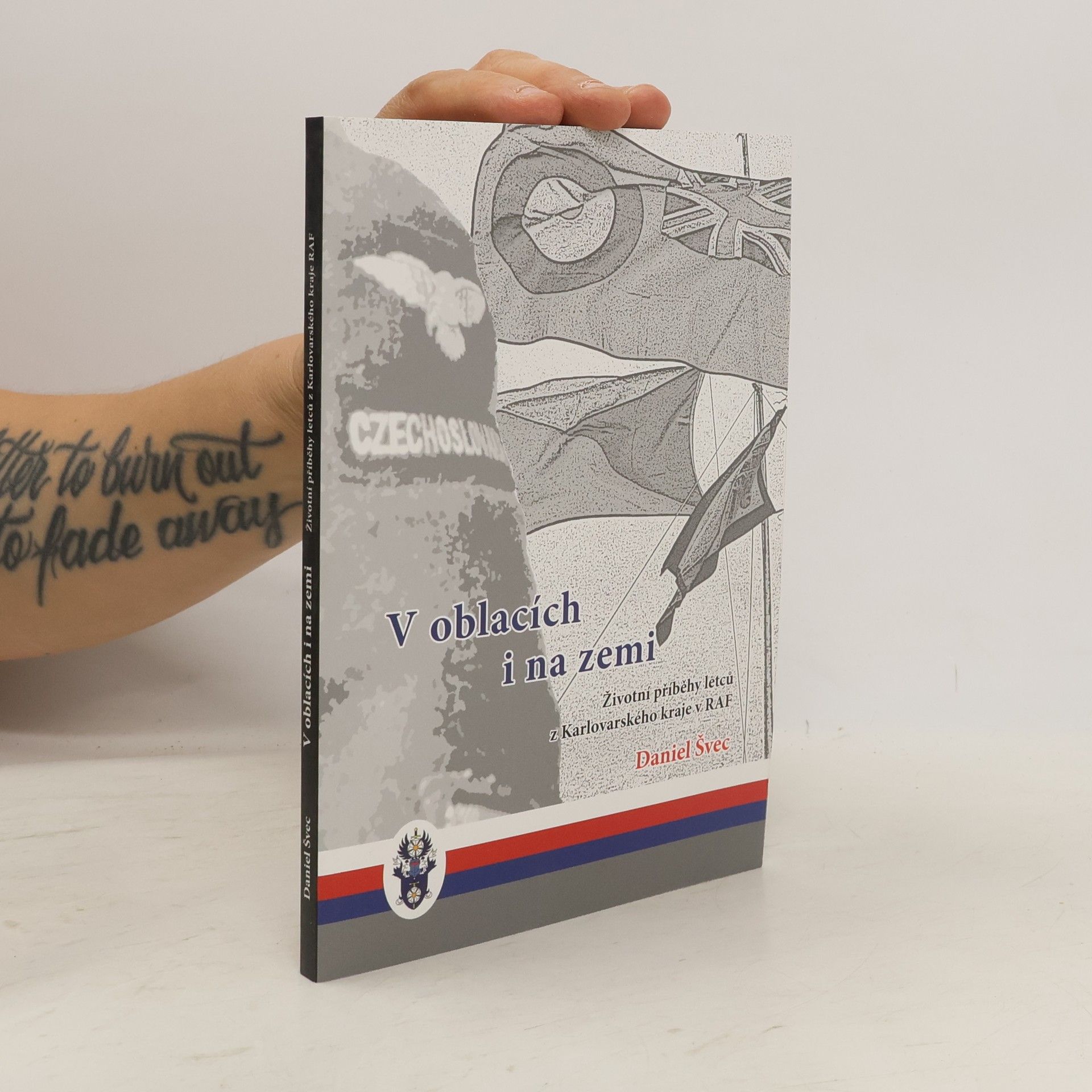 Daniel Švec V Oblacích i na zemi - Životní příběhy letců z Karlovarského kraje v RAF