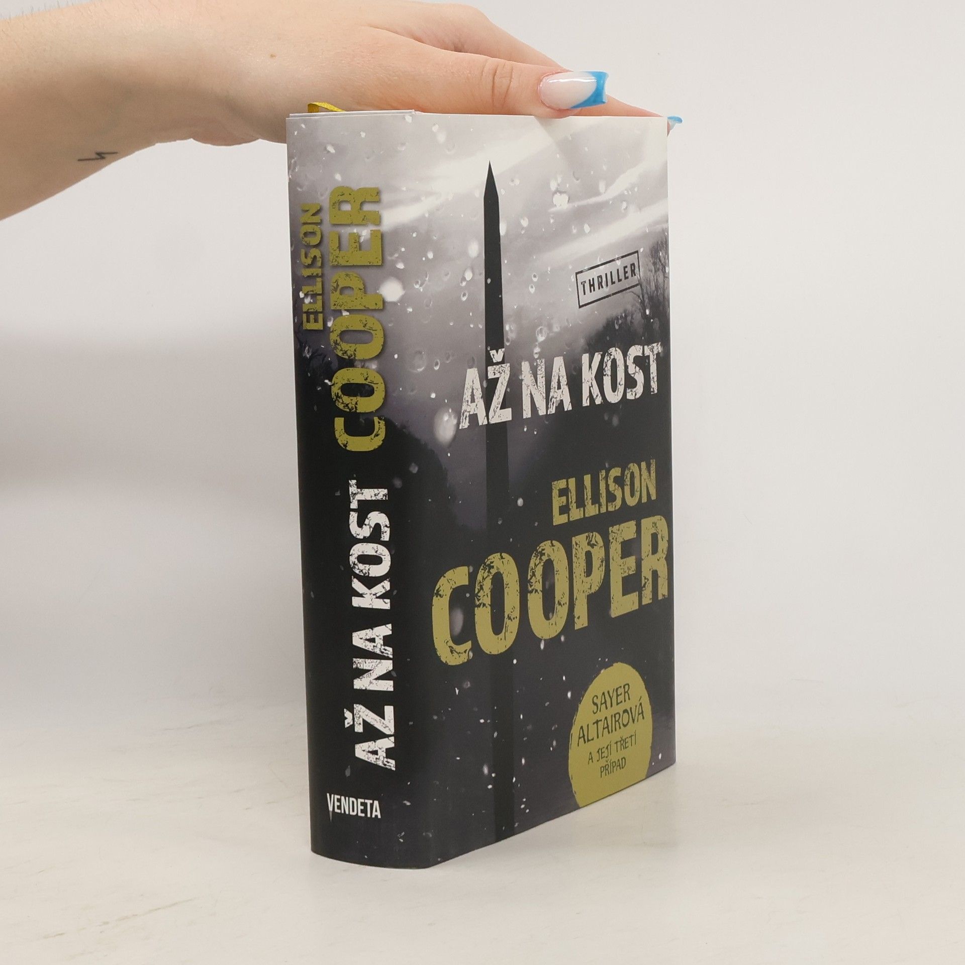Ellison Cooper Až na kost