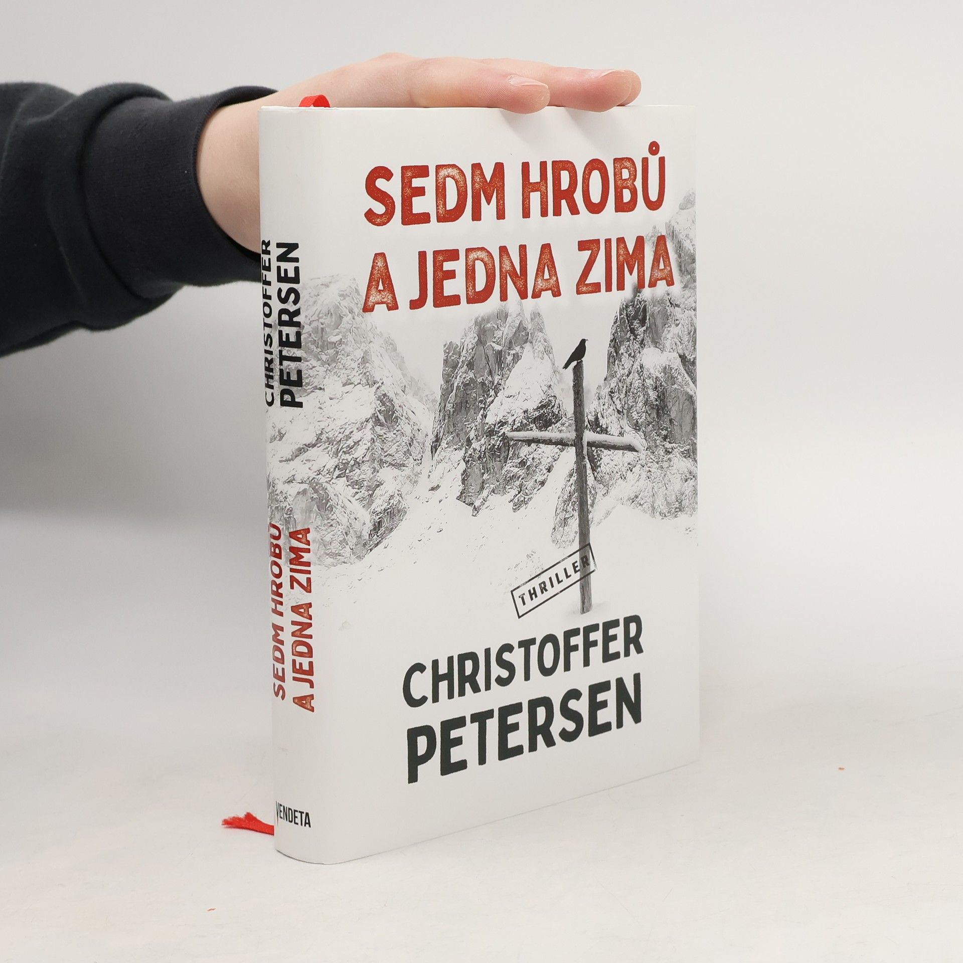 Christoffer Petersen Sedm hrobů a jedna zima
