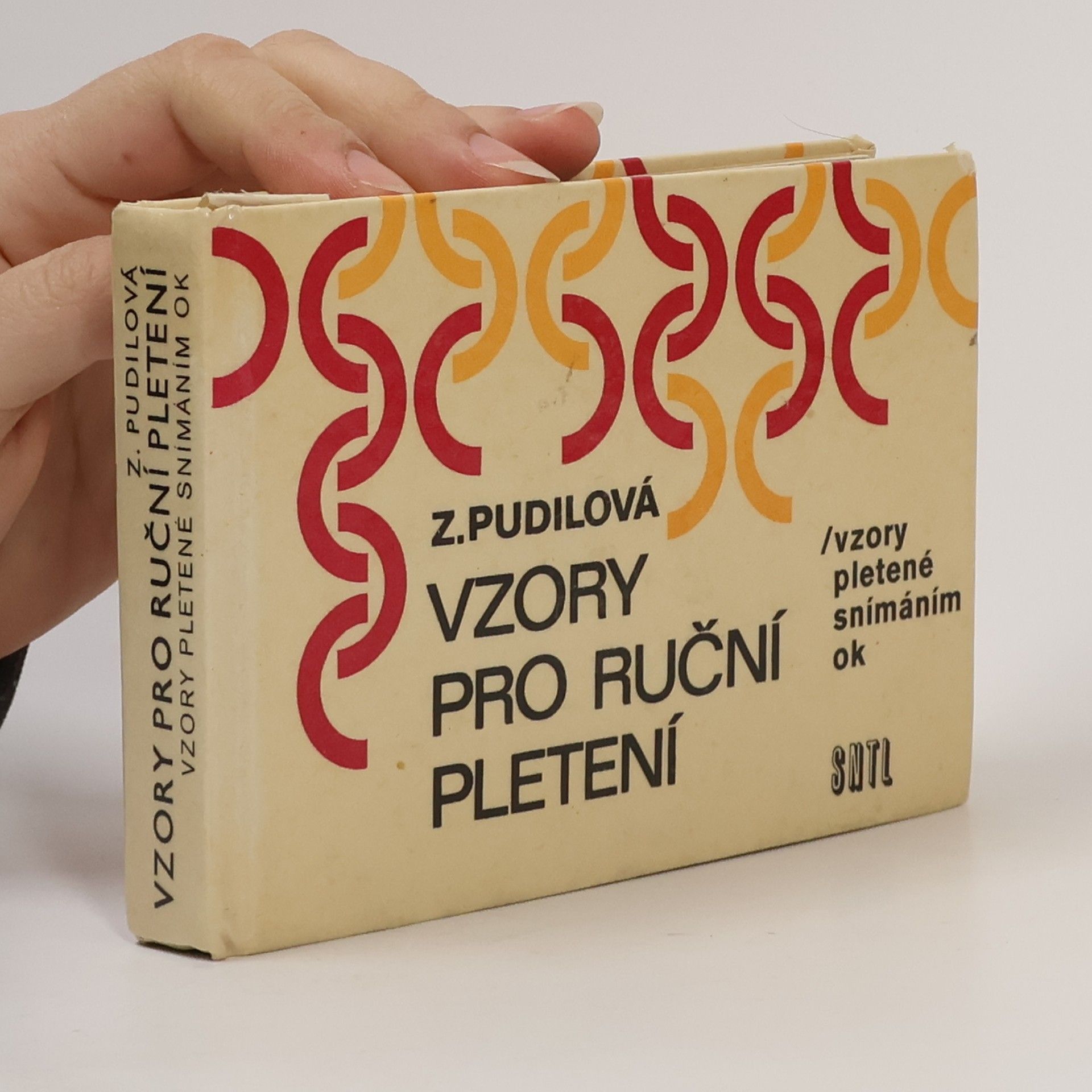 Vzory pro ruční pletení. Vzory pletené snímáním ok