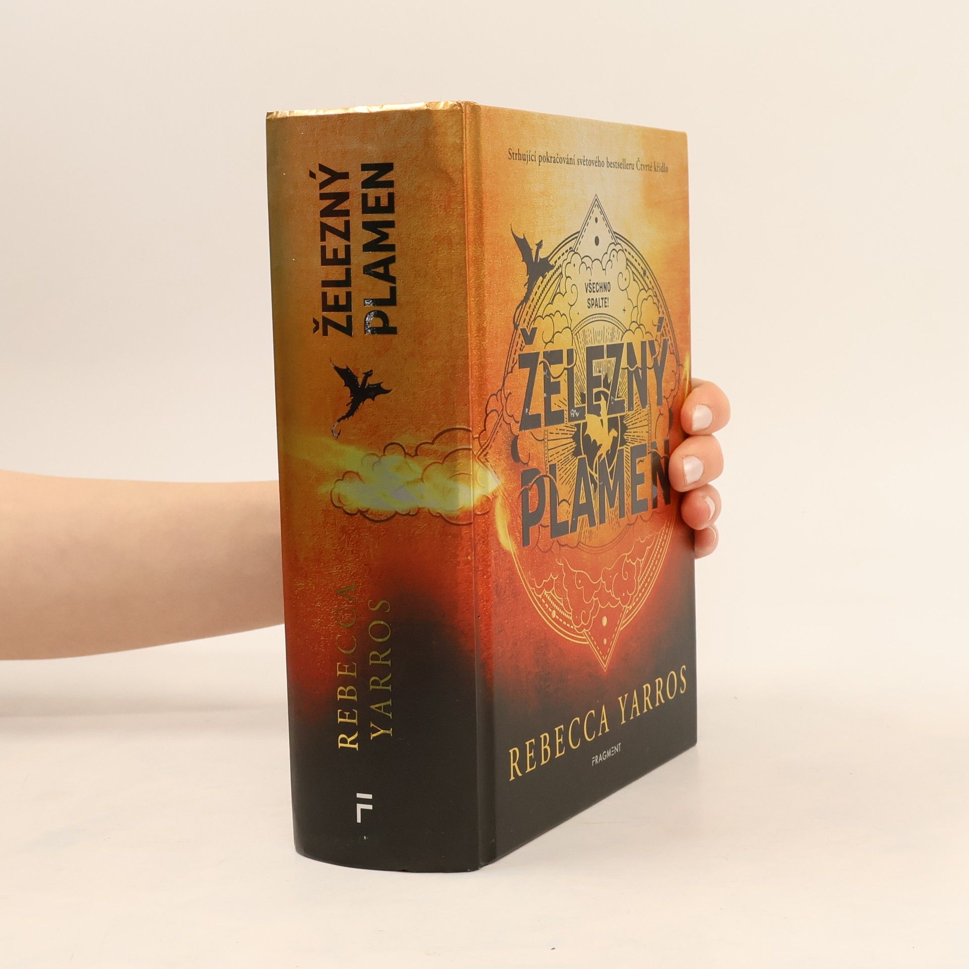 Rebecca Yarros Železný plamen