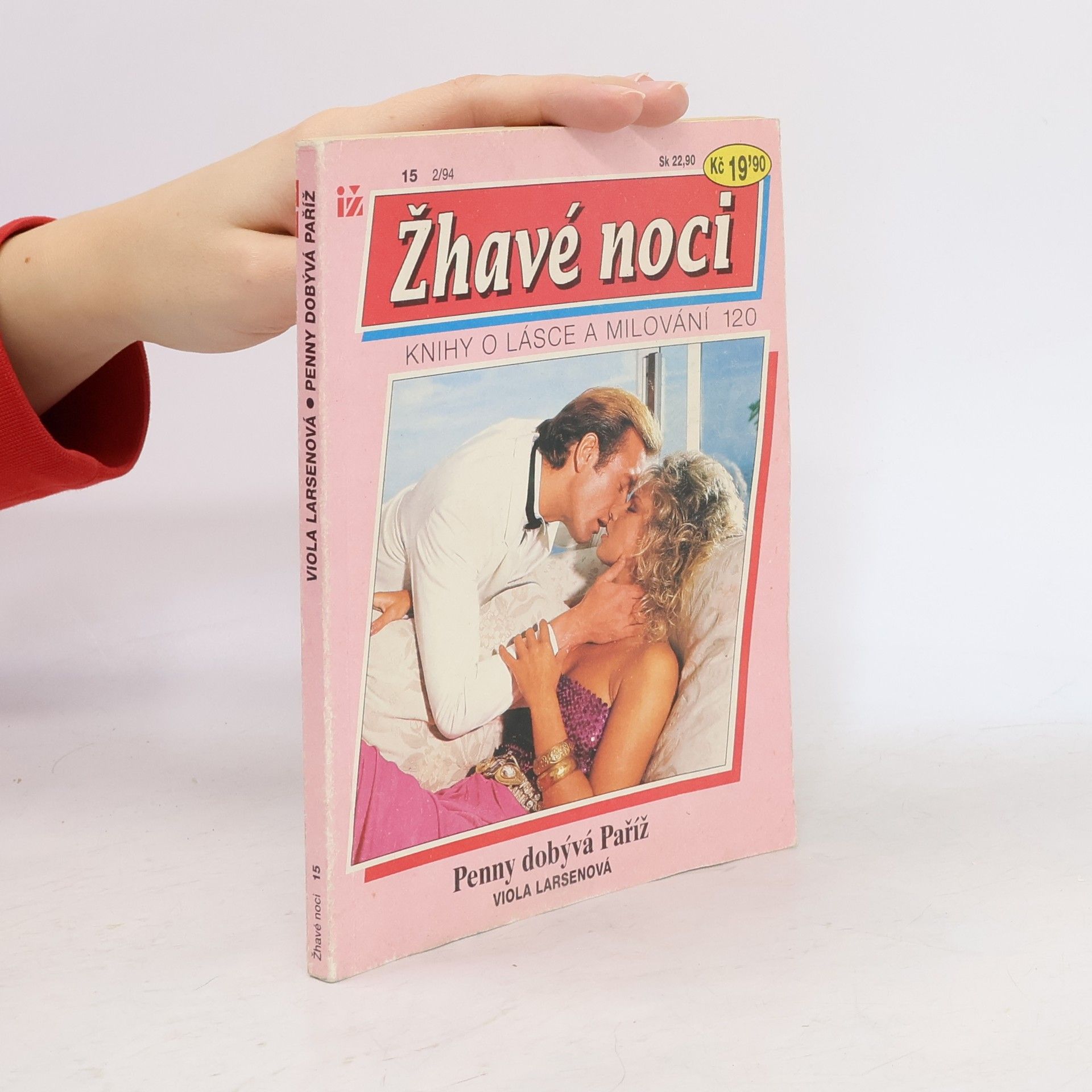 Viola Larsen Penny dobývá Paříž