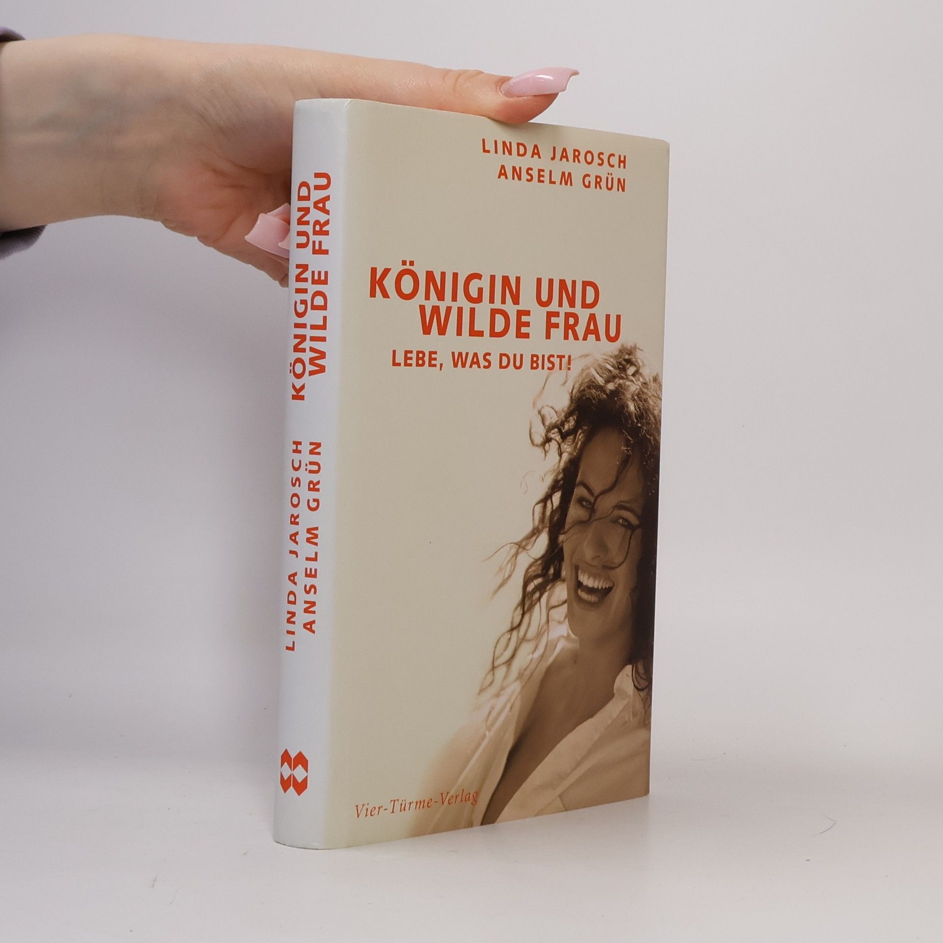 Königin und wilde Frau