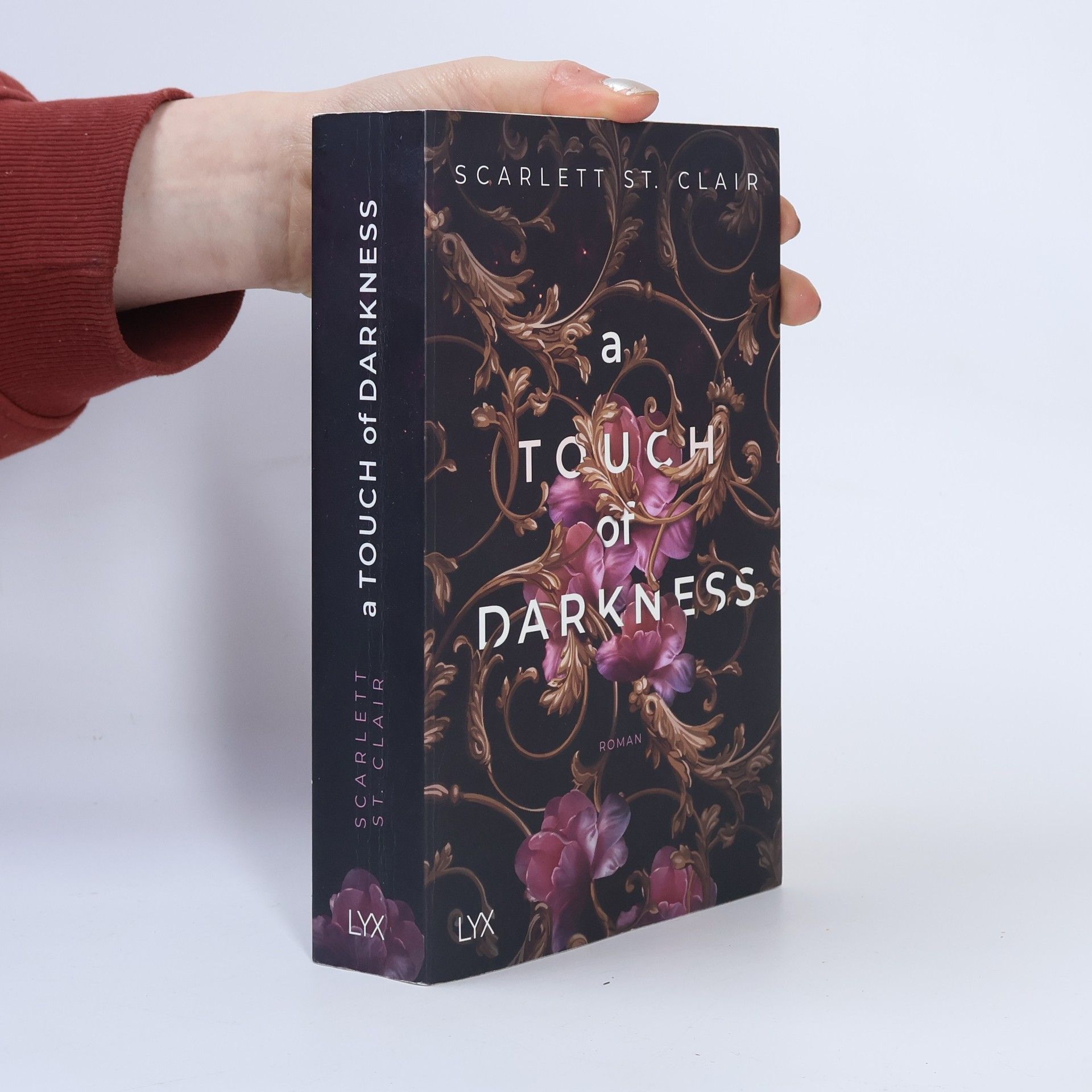 Scarlett St. Clair A Touch of Darkness