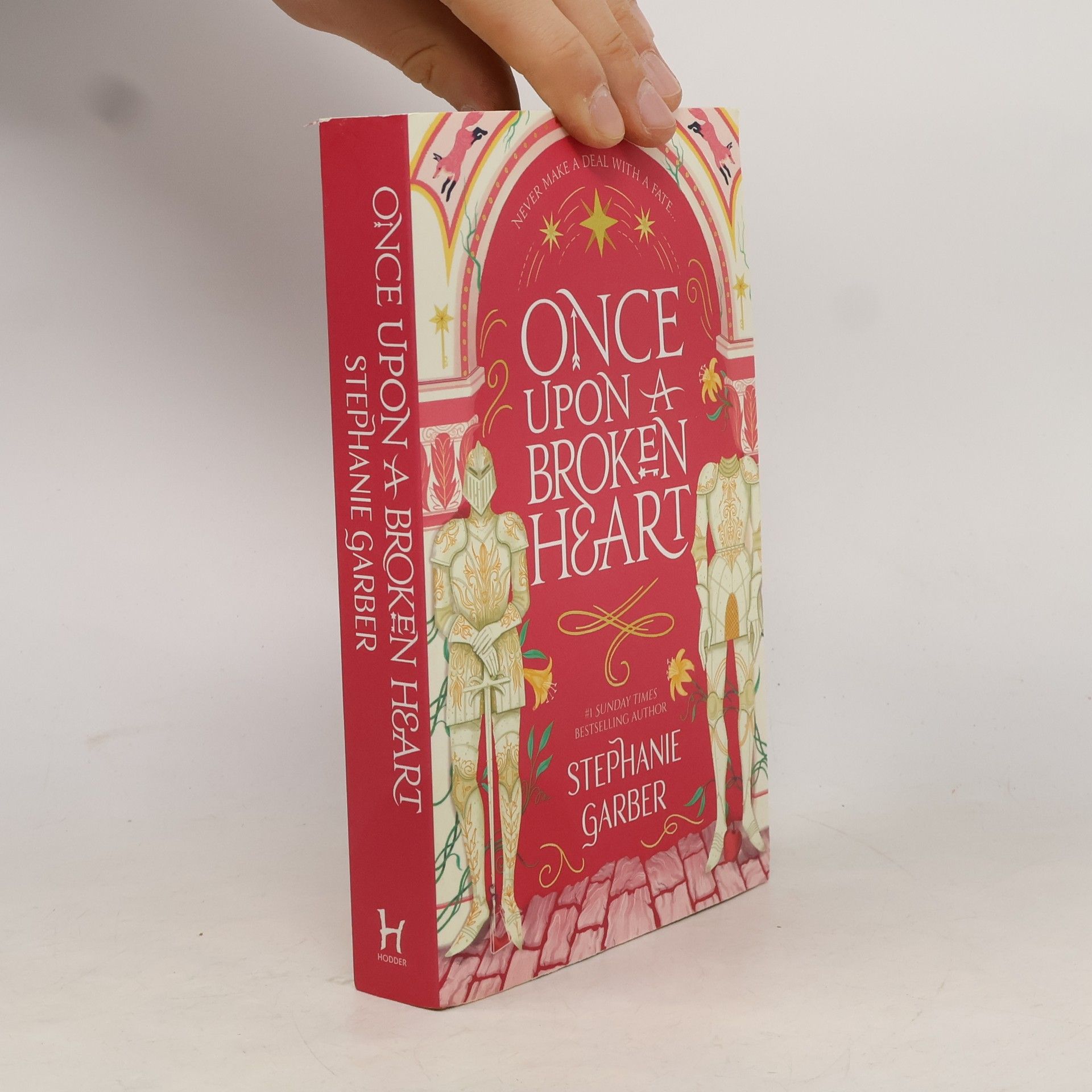 Stephanie Garber Once upon a broken heart