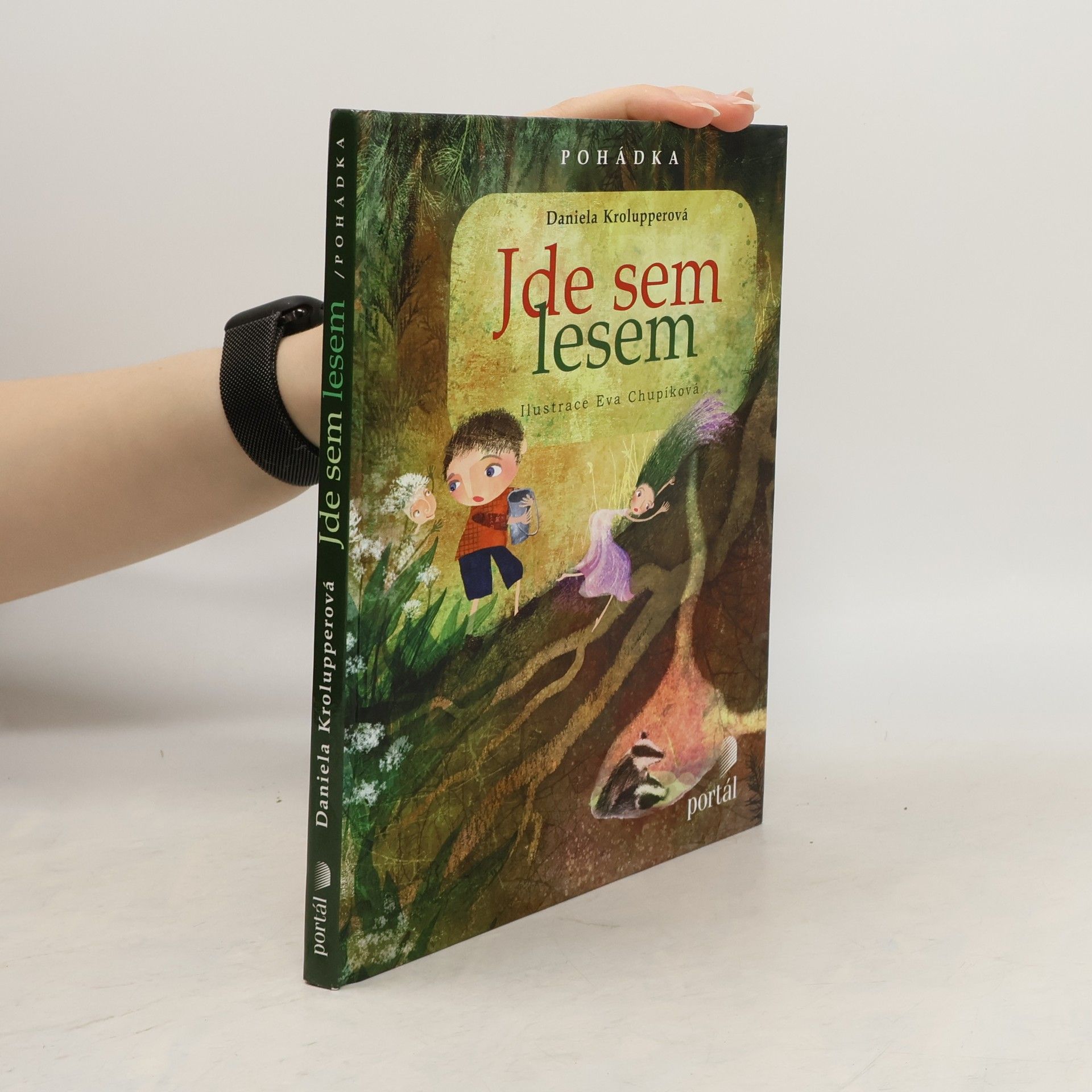 Daniela Krolupperová Jde sem lesem