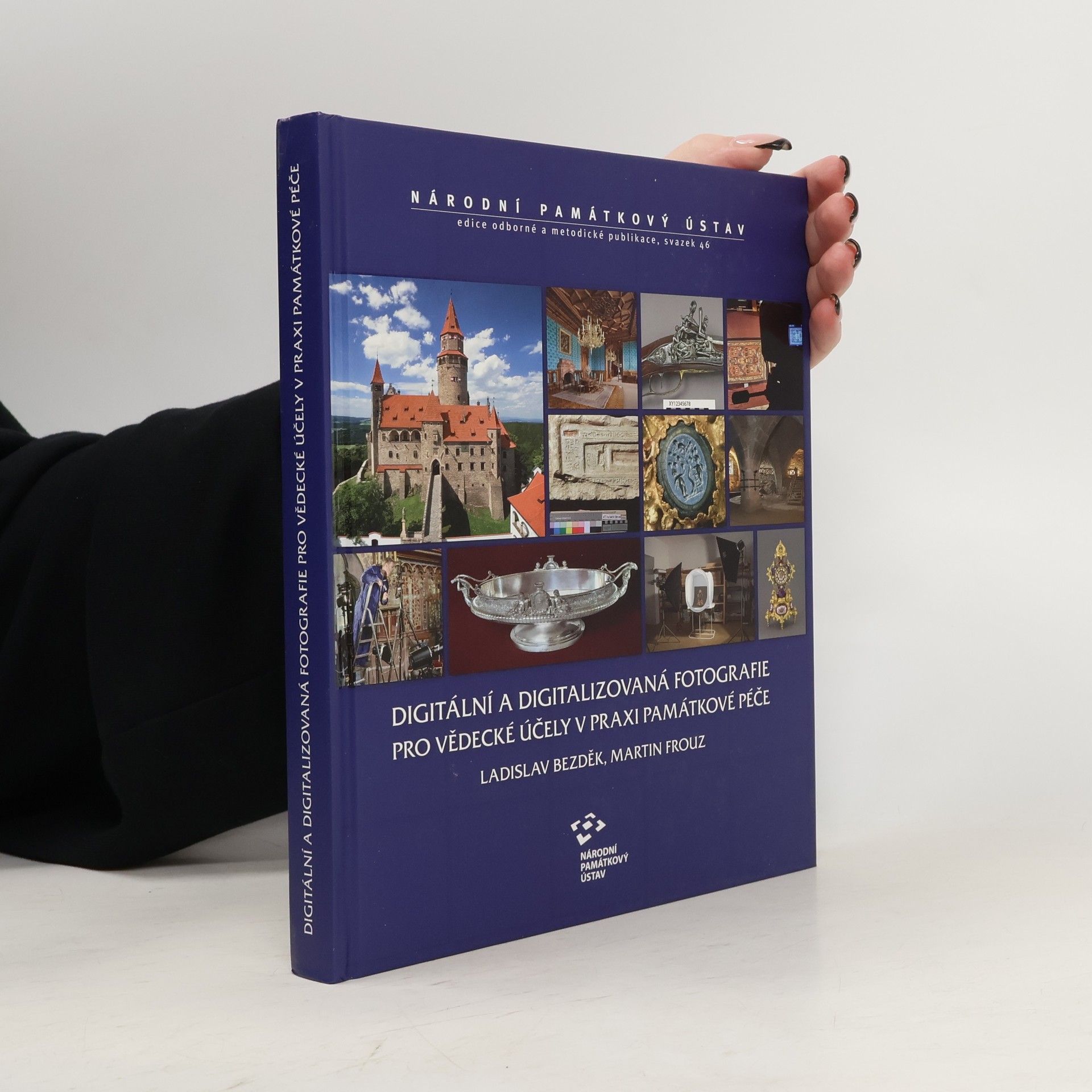 Ladislav Bezděk Digitální a digitalizovaná fotografie pro vědecké účely v praxi památkové péče