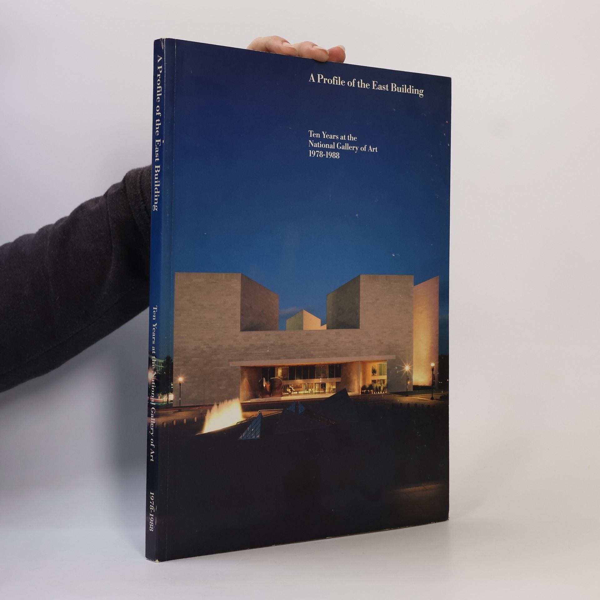 Kolektiv autorů A profile of the East Building