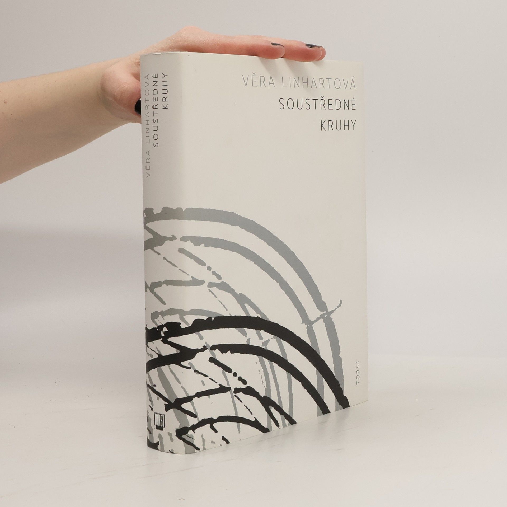 Věra Linhartová Soustředné kruhy