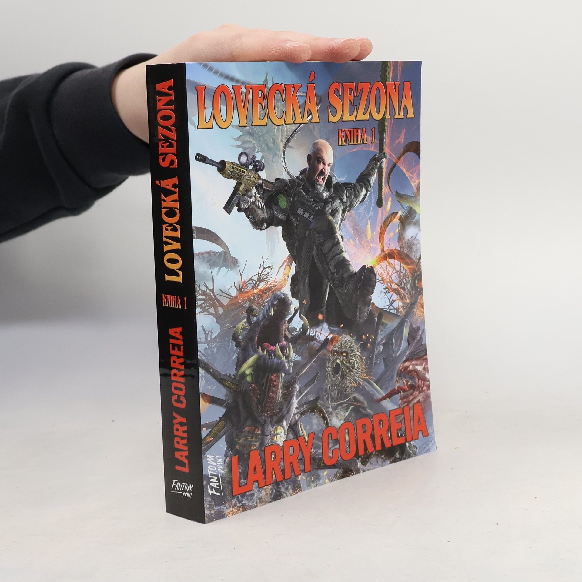 Larry Correia Lovecká sezona. Kniha 1