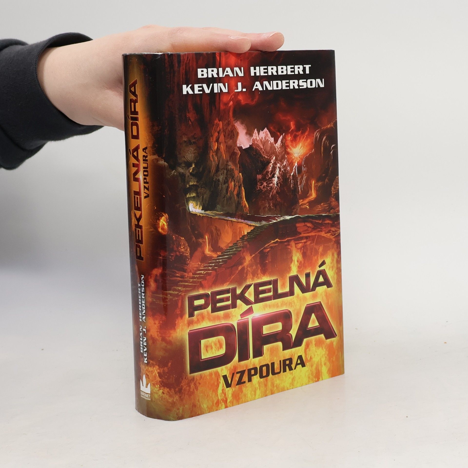 Brian Herbert Pekelná díra: Vzpoura