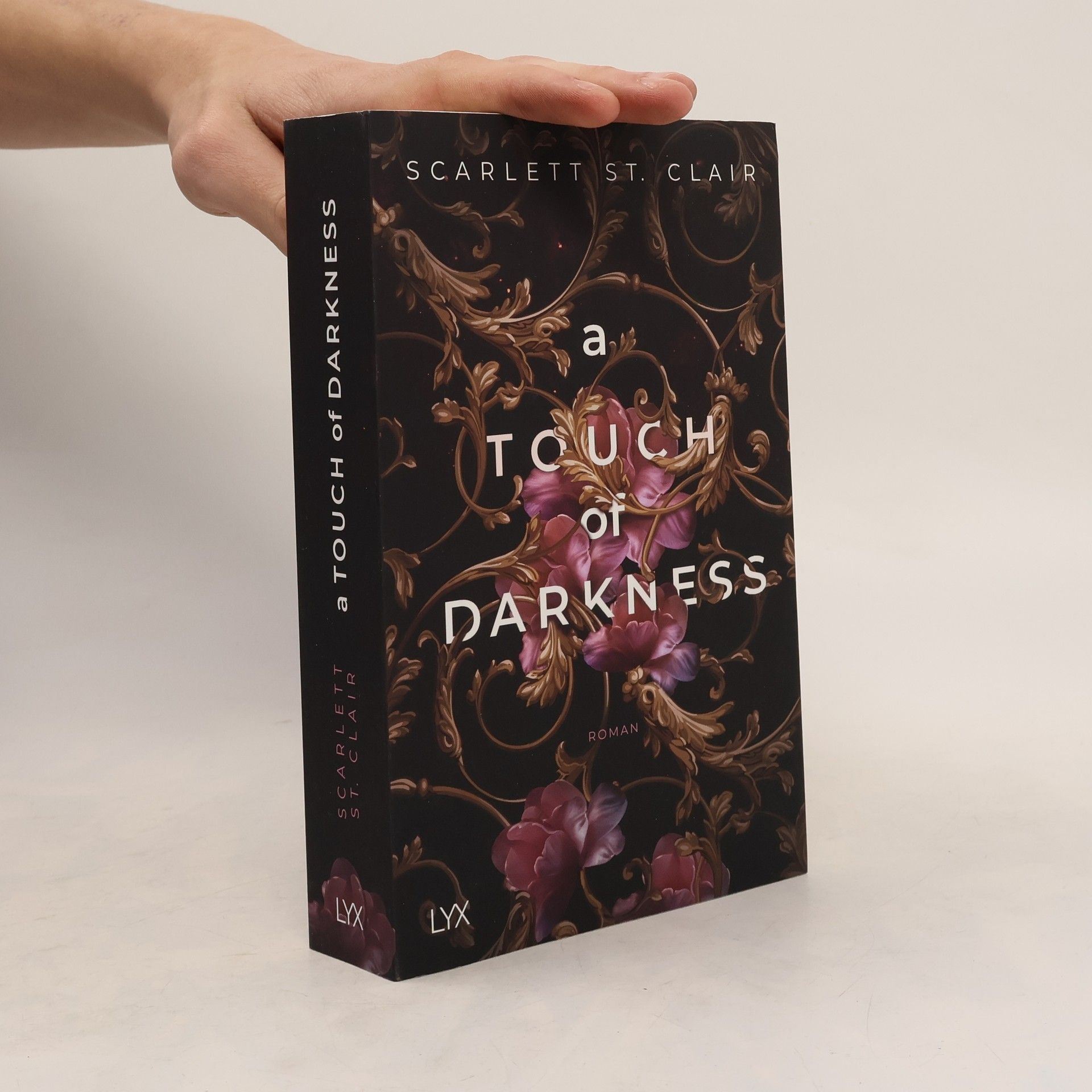 Scarlett St. Clair A Touch of Darkness