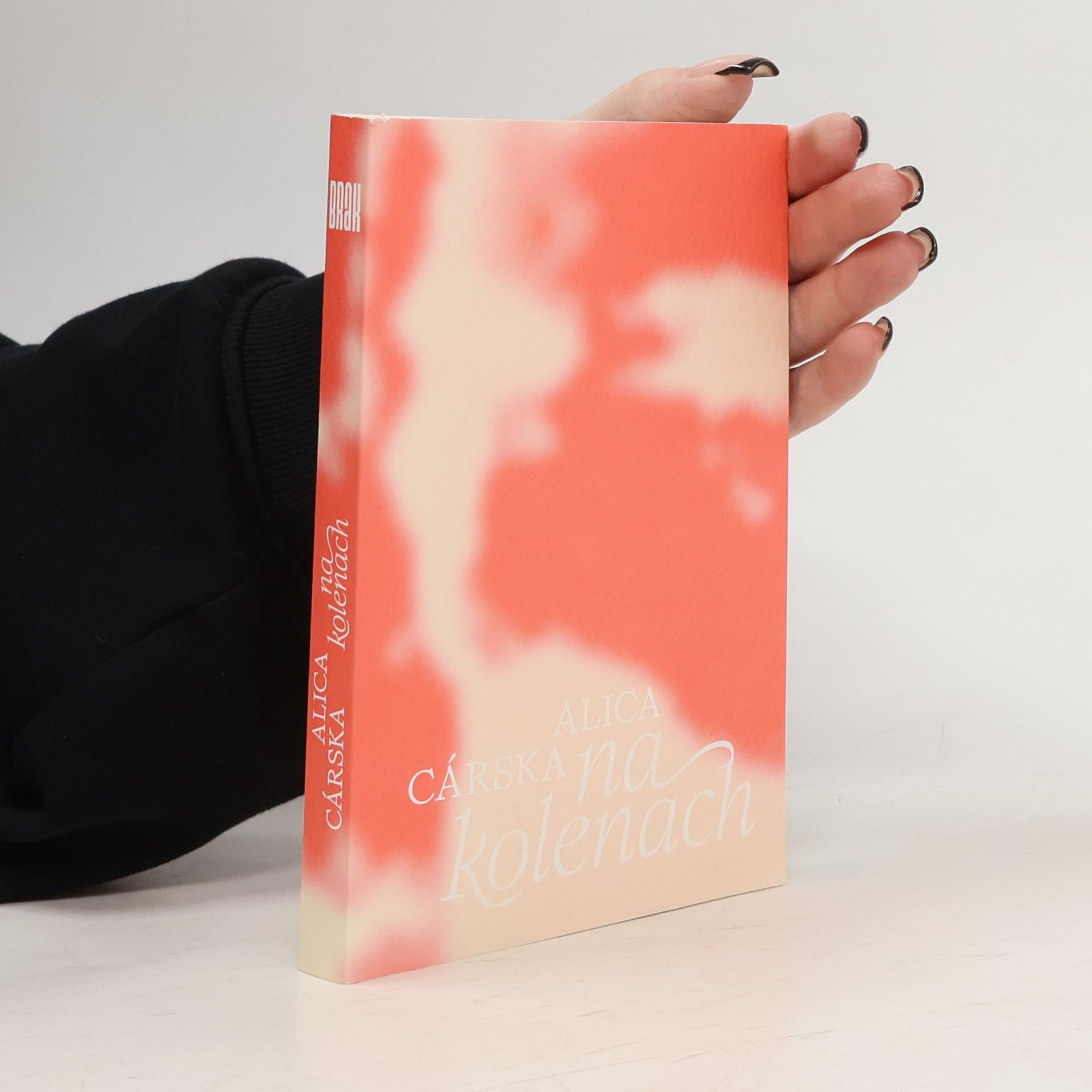 Alica Cárska Na kolenách