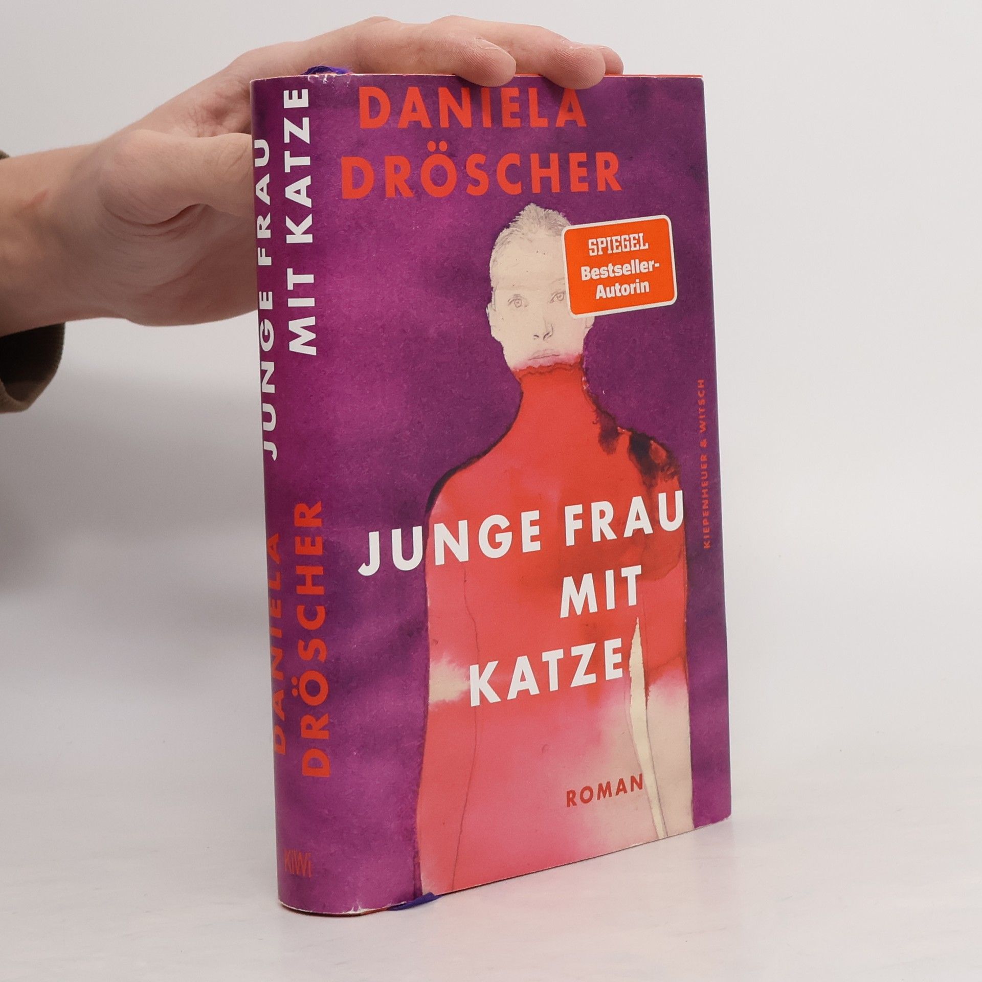 Daniela Dröscher Junge Frau mit Katze