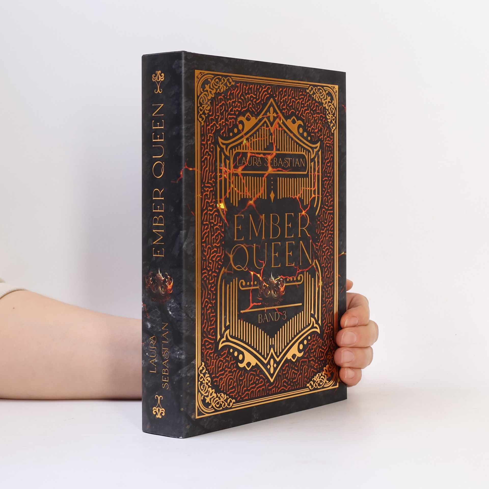 Laura Sebastian Ash Princess Trilogy 3. Ember Queen