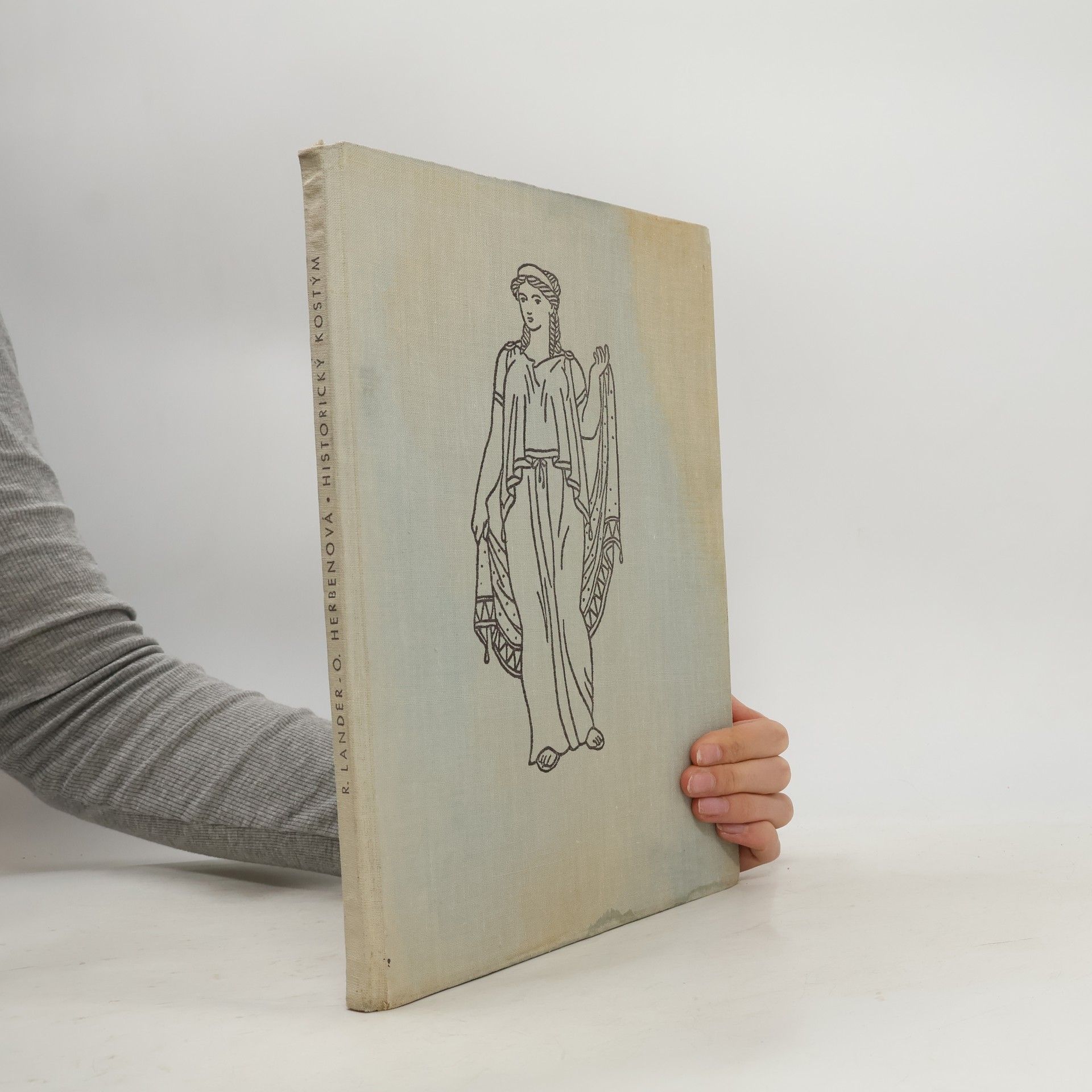 Olga Herbenová Historický kostým