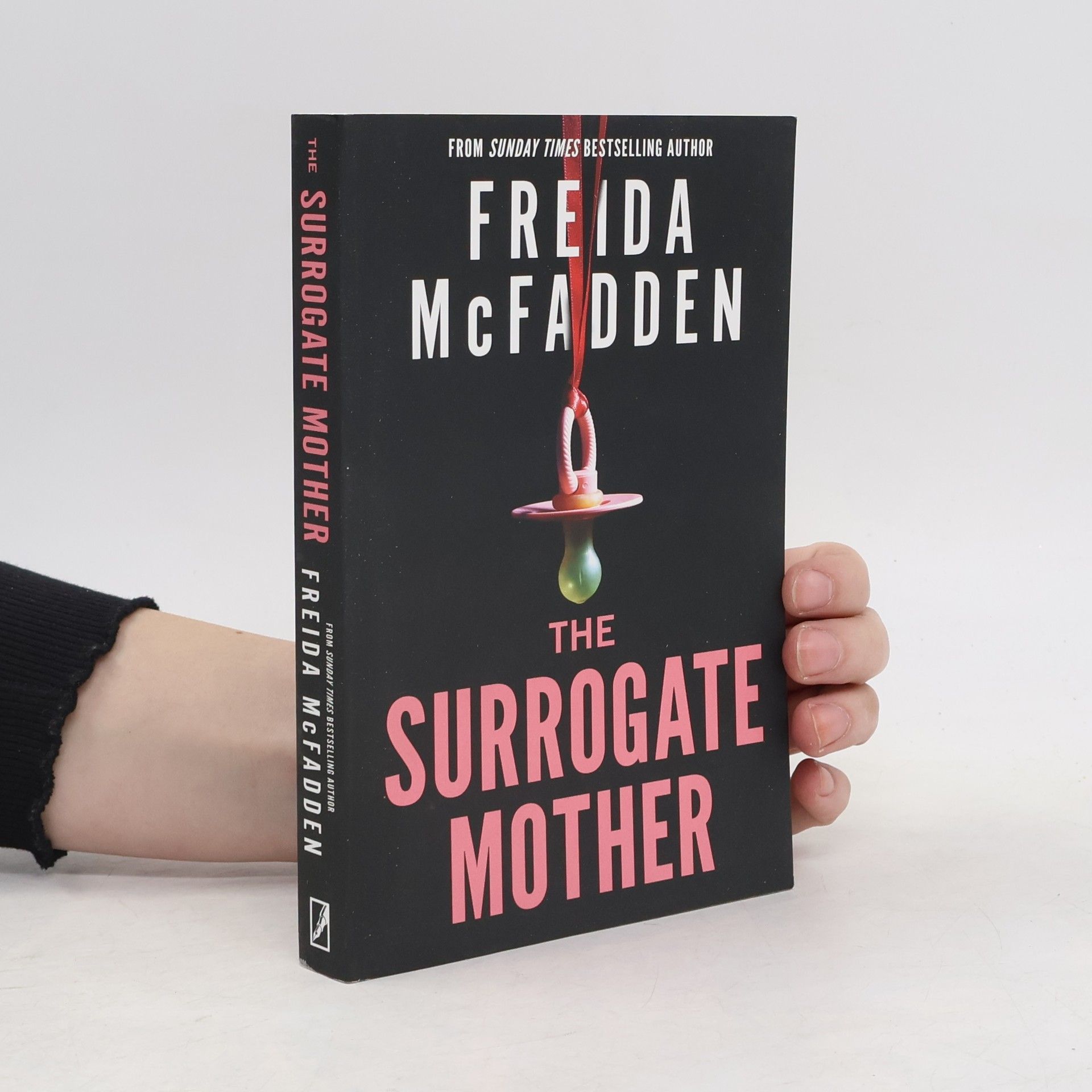 Freida McFadden The Surrogate Mother