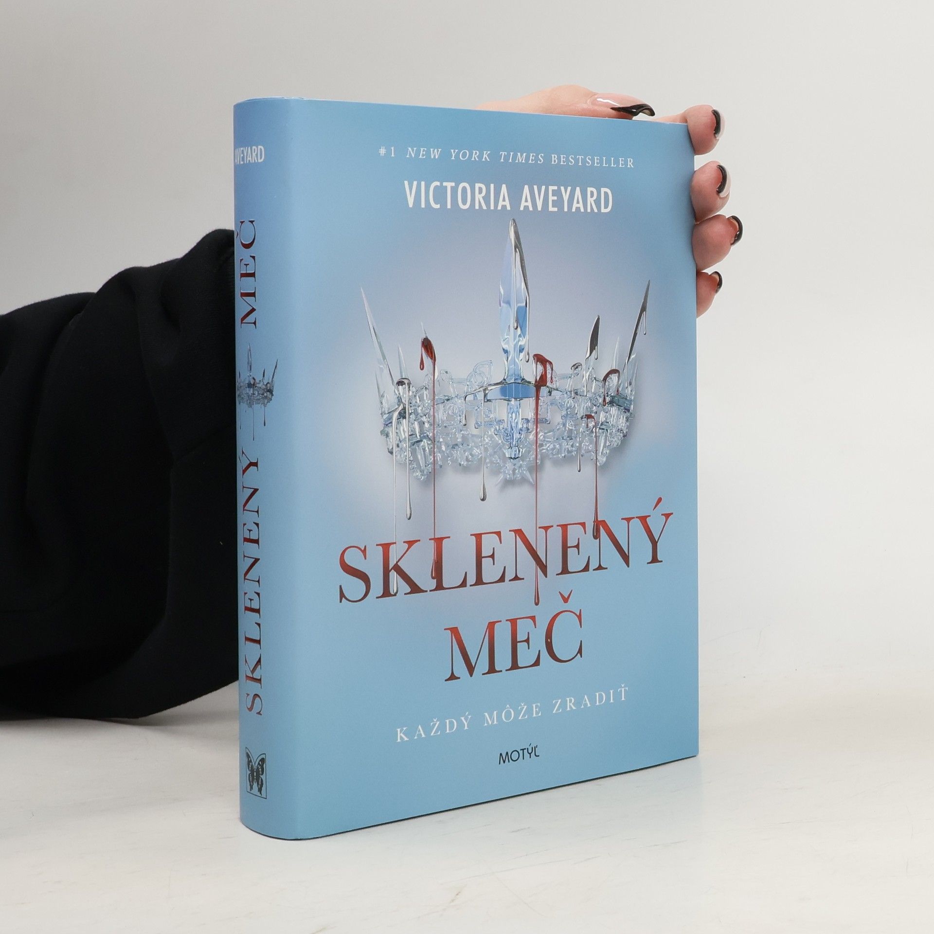 Victoria Aveyardová Sklenený meč