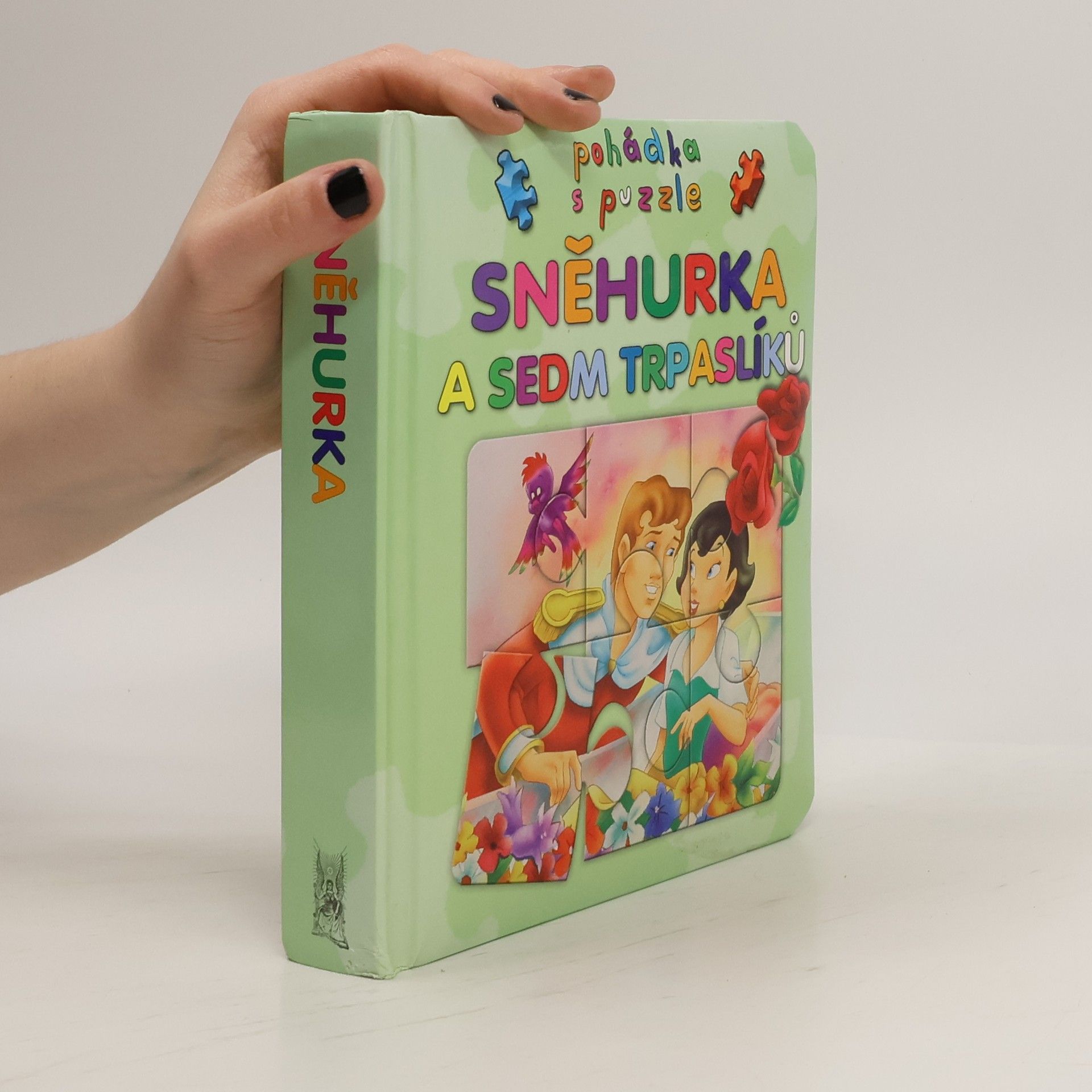 Kolektív autorov Sněhurka a sedm trpaslíků : pohádka s puzzle