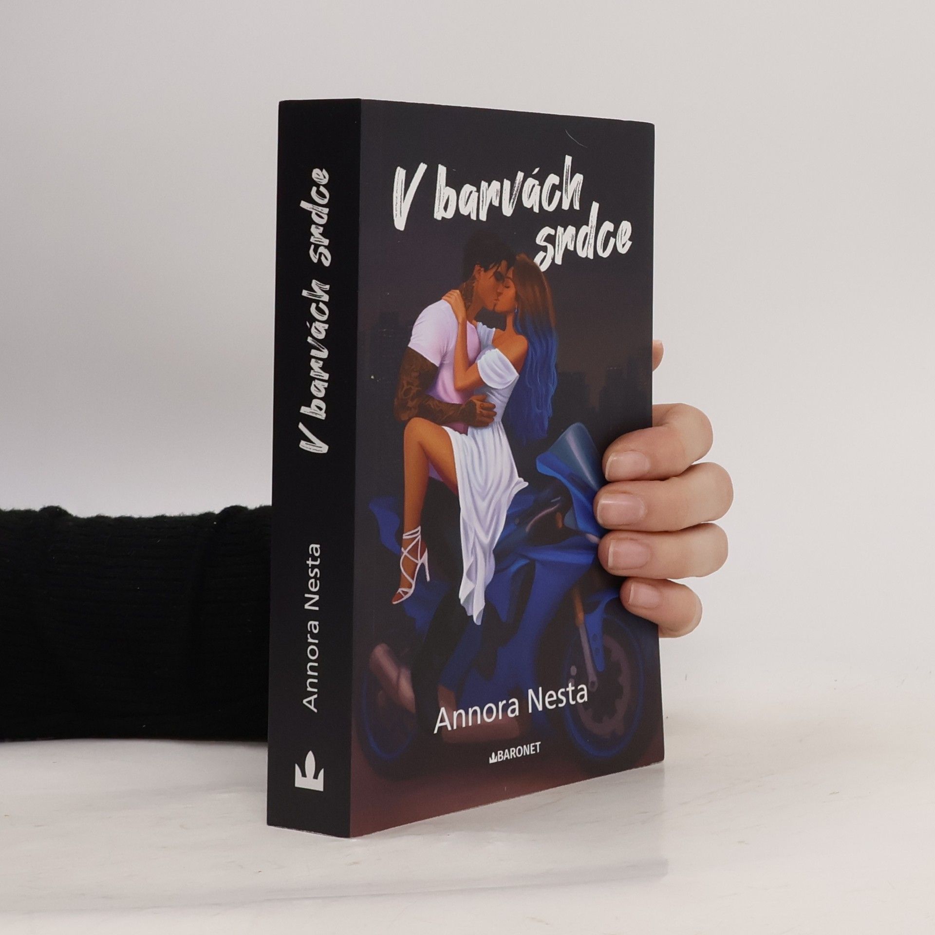 Annora Nesta Zlomeni. 1, V barvách srdce