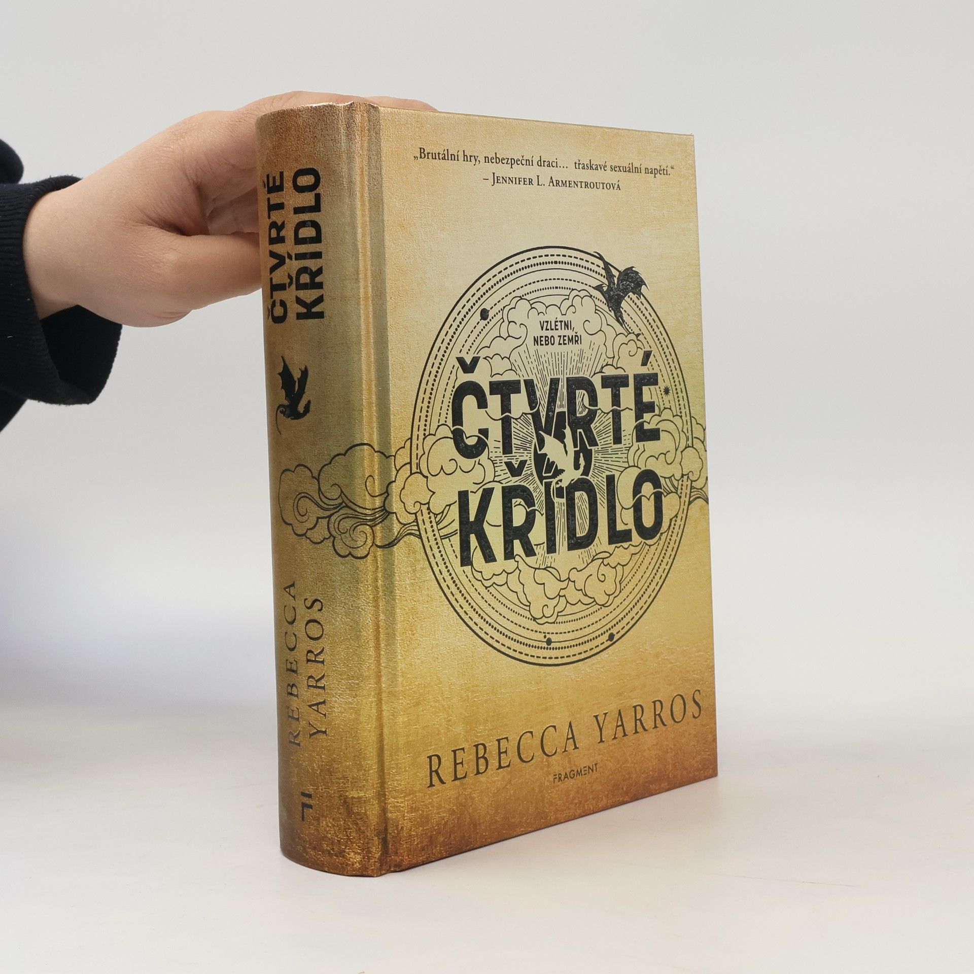 Rebecca Yarros Čtvrté křídlo