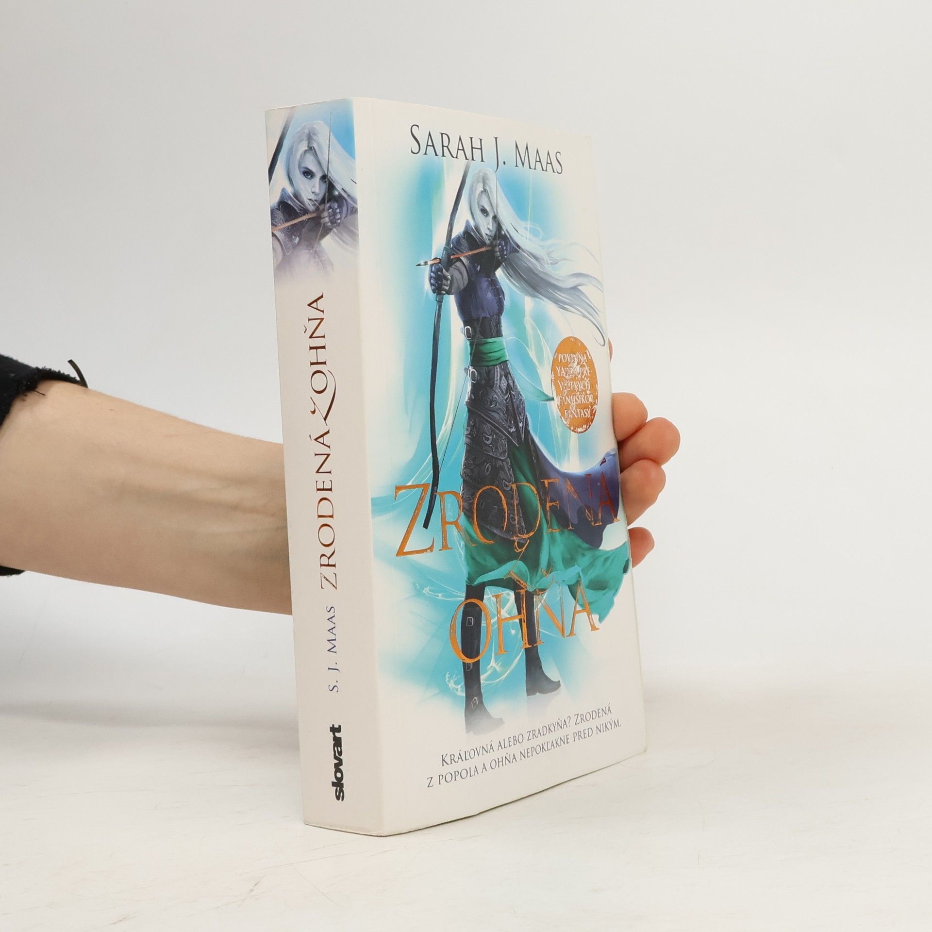 Sarah J. Maasová Zrodená z ohňa