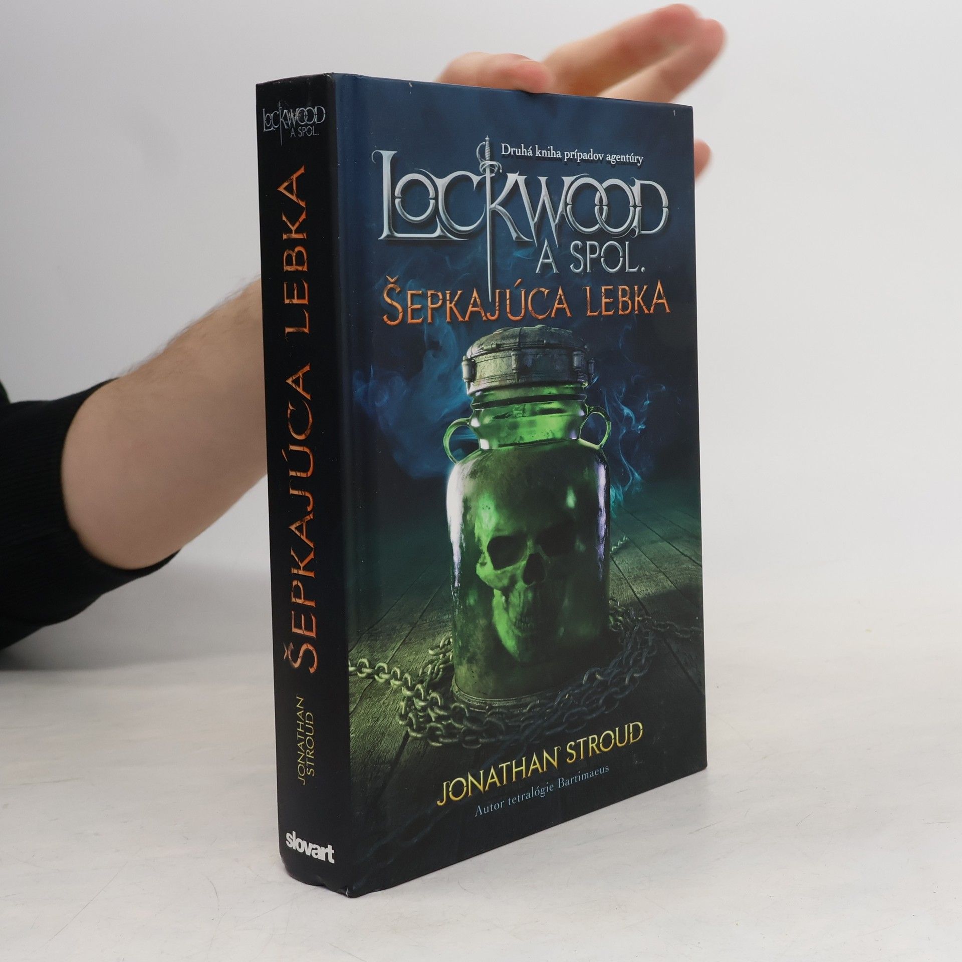 Jonathan Stroud Šepkajúca lebka