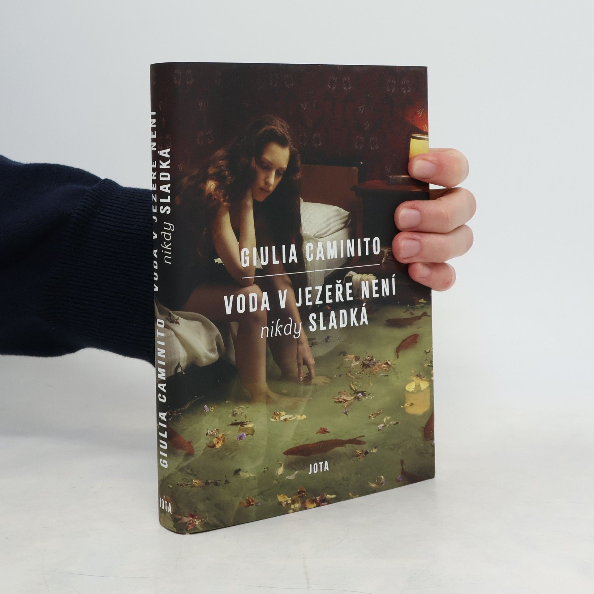 Giulia Caminito Voda v jezeře není nikdy sladká