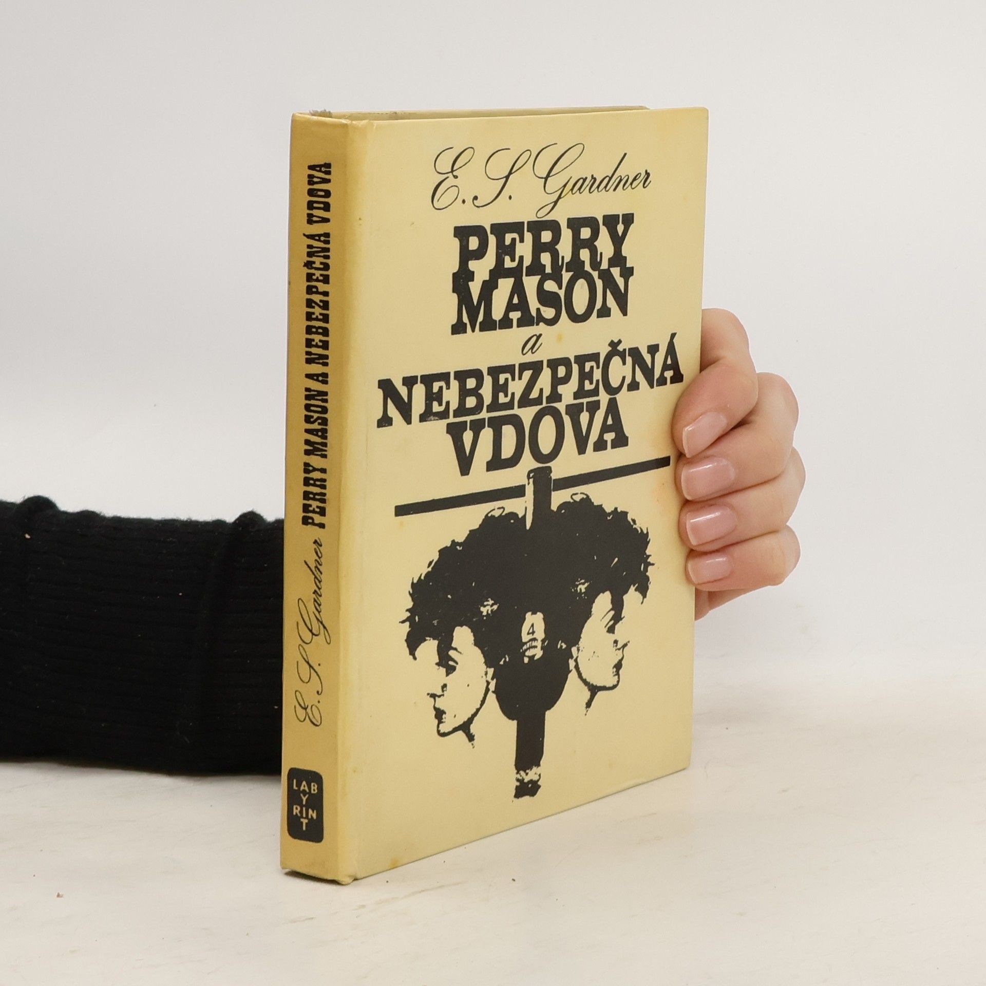 Erle Stanley Gardner Perry Mason a nebezpečná vdova