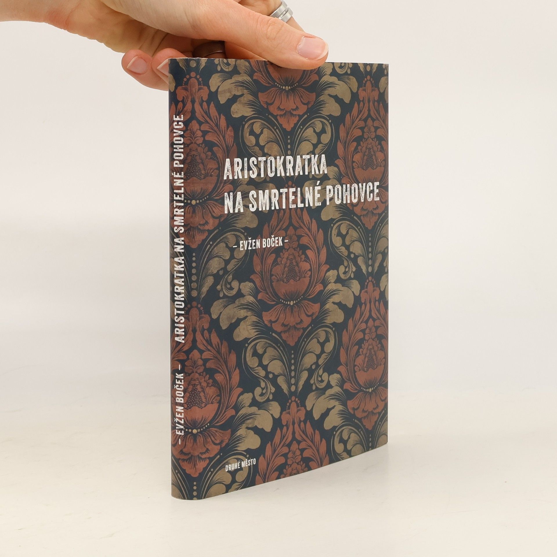 Aristokratka na smrtelné pohovce