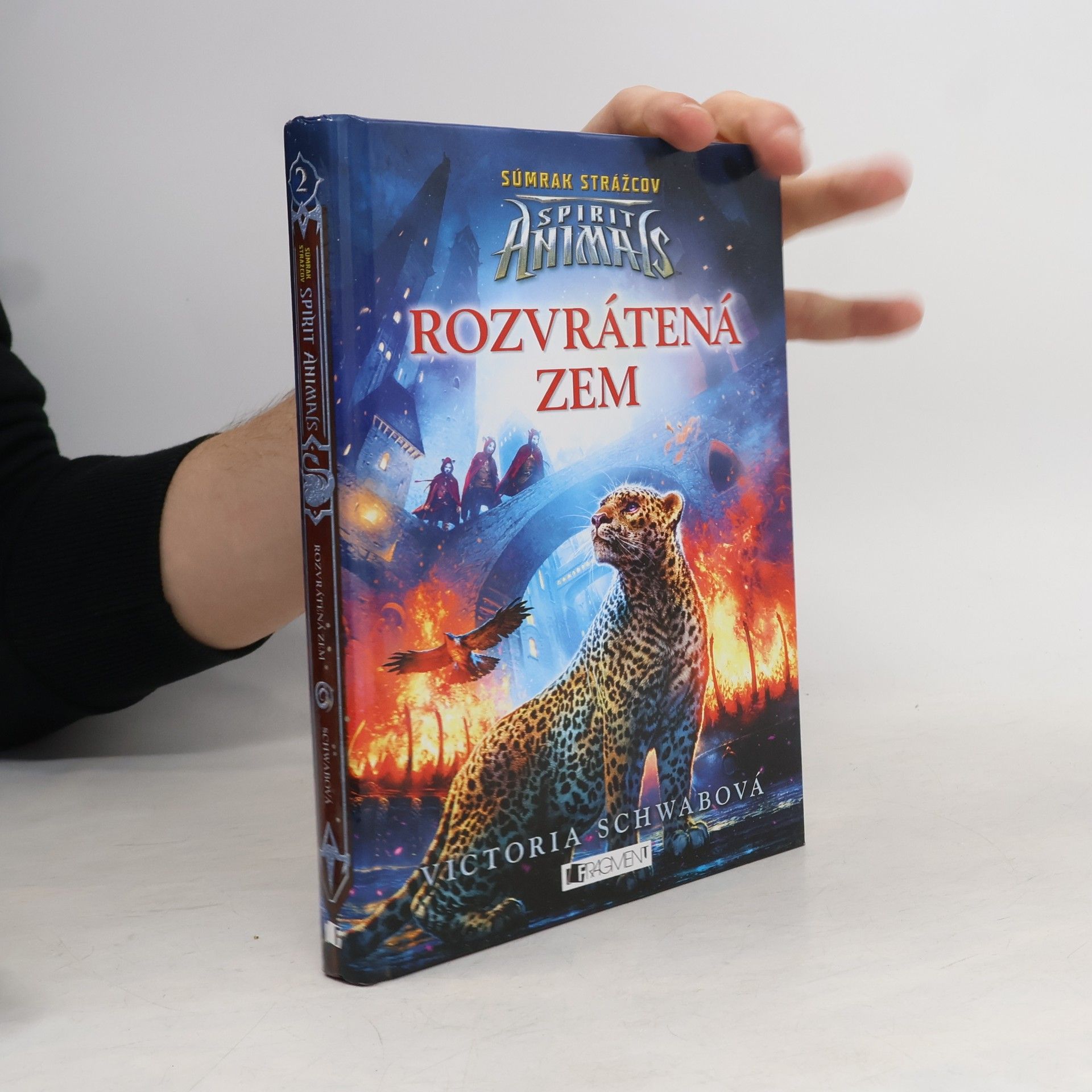 Victoria Schwabová Rozvrátená zem