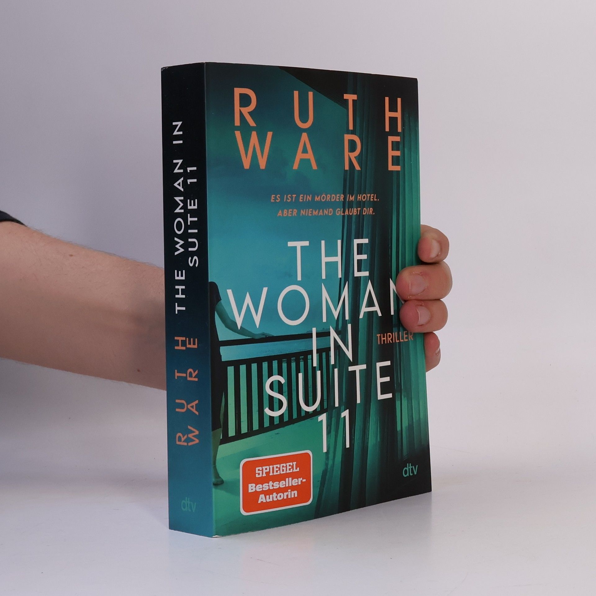 Ruth Ware The Woman in Suite 11