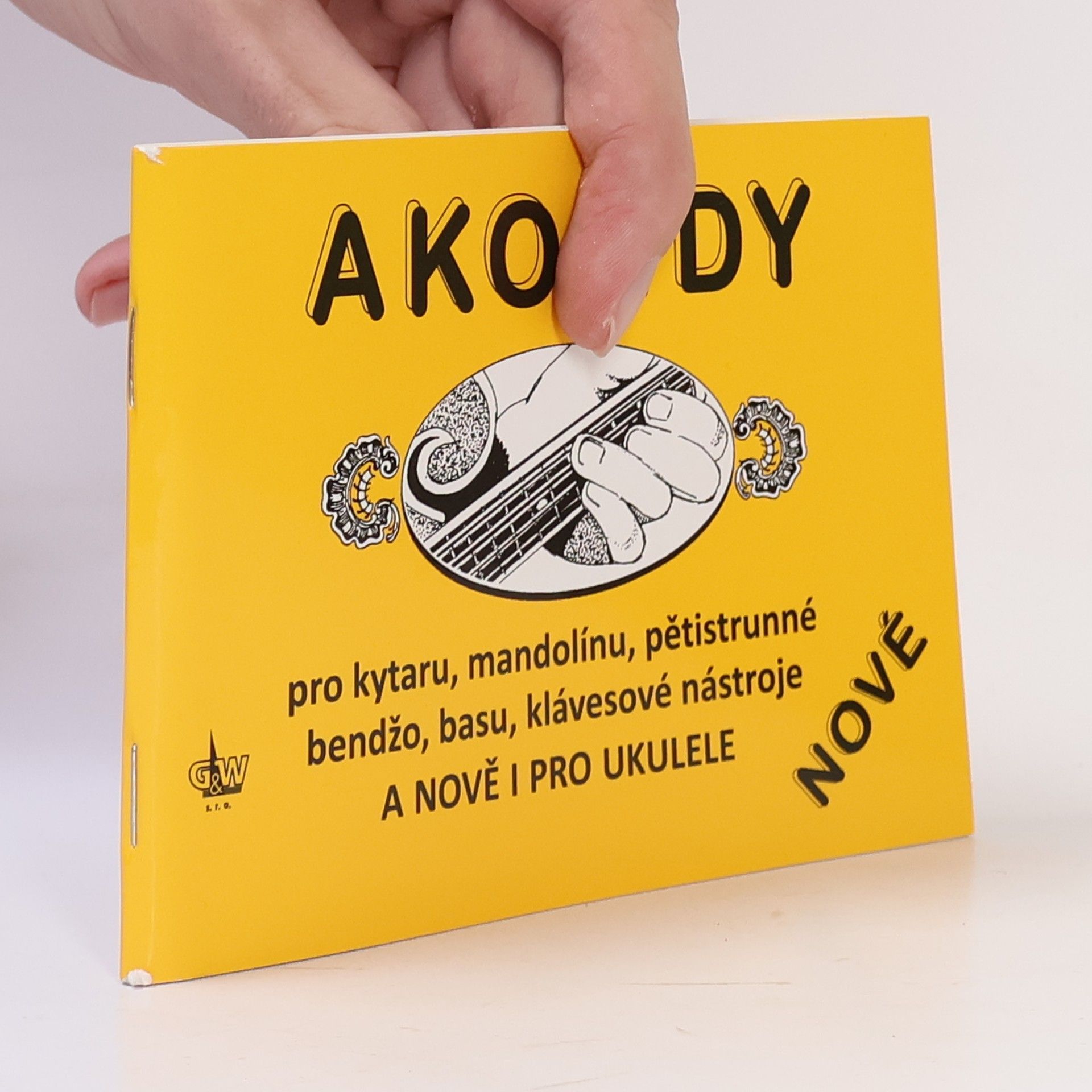 Autorenkollektiv Akordy pro kytaru, mandolínu, pětistrunné bendžo, basu, klávesové nástroje, nově i pro ukulele (nové)