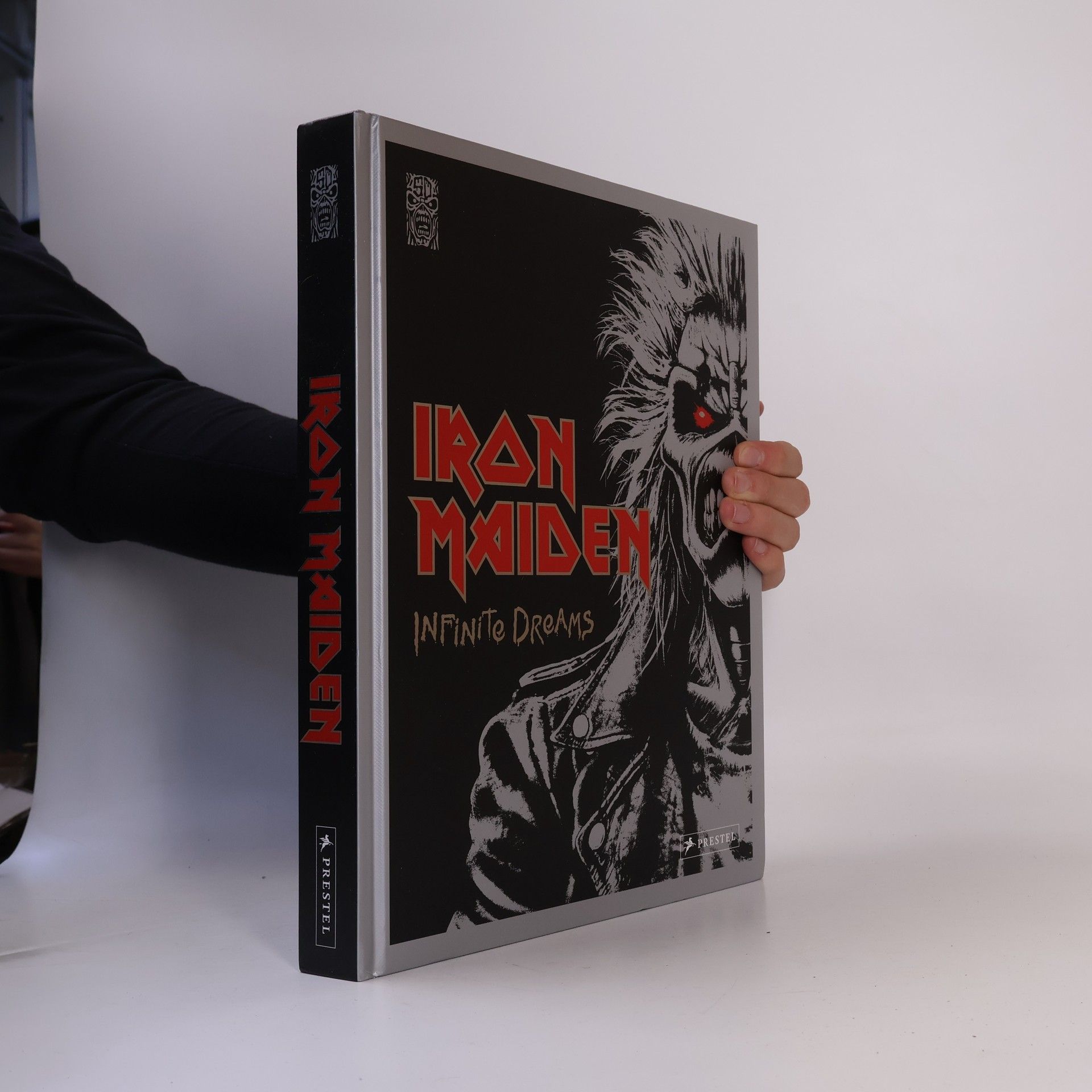 Bruce Dickinson Iron Maiden. Infinite Dreams: 50 Jahre Iron Maiden. Der offizielle Bildband. Deutsche Ausgabe. Mit über 600 Abbildungen und vielen persönlichen Dokumenten der Bandmitglieder