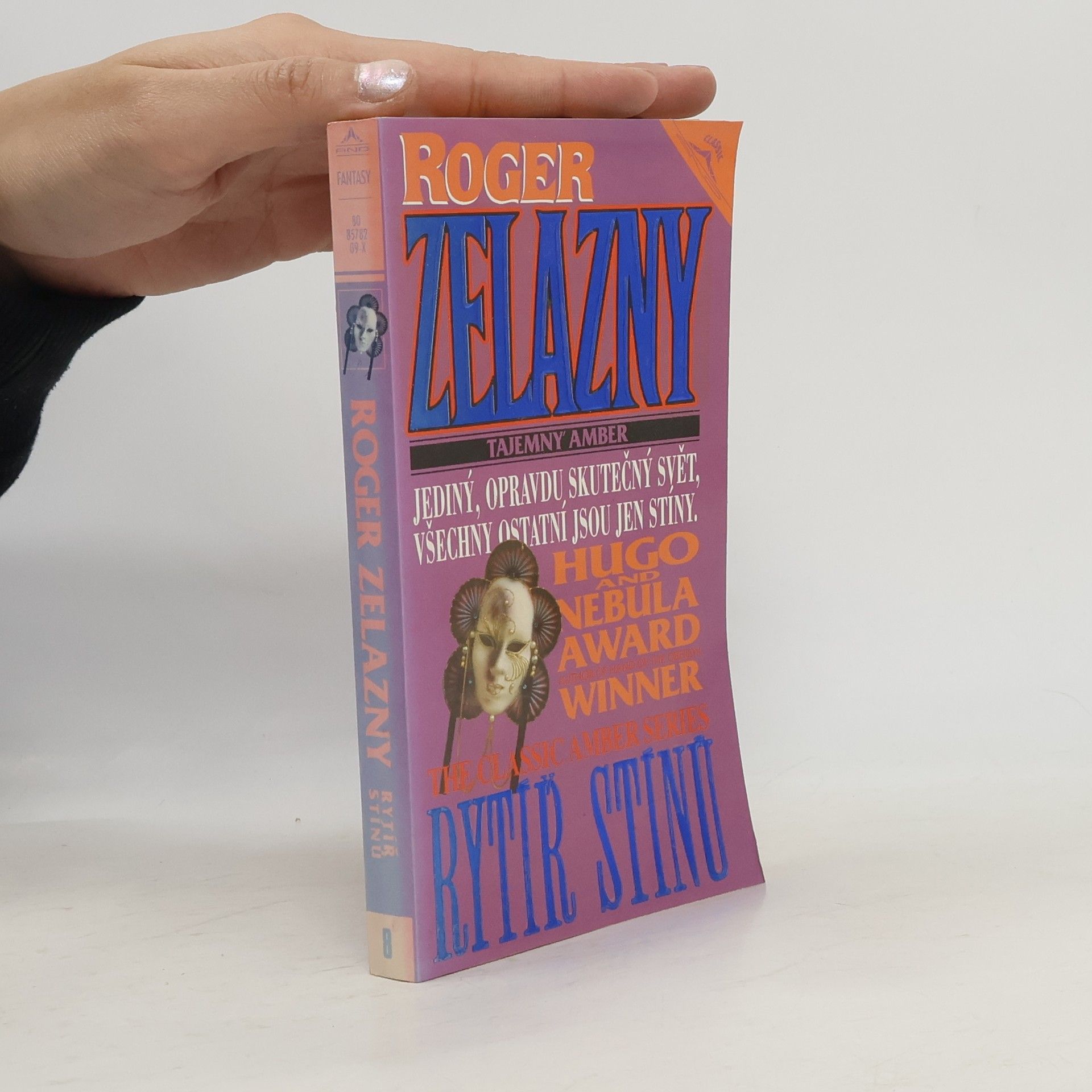 Tajemný amber. Rytíř stínů