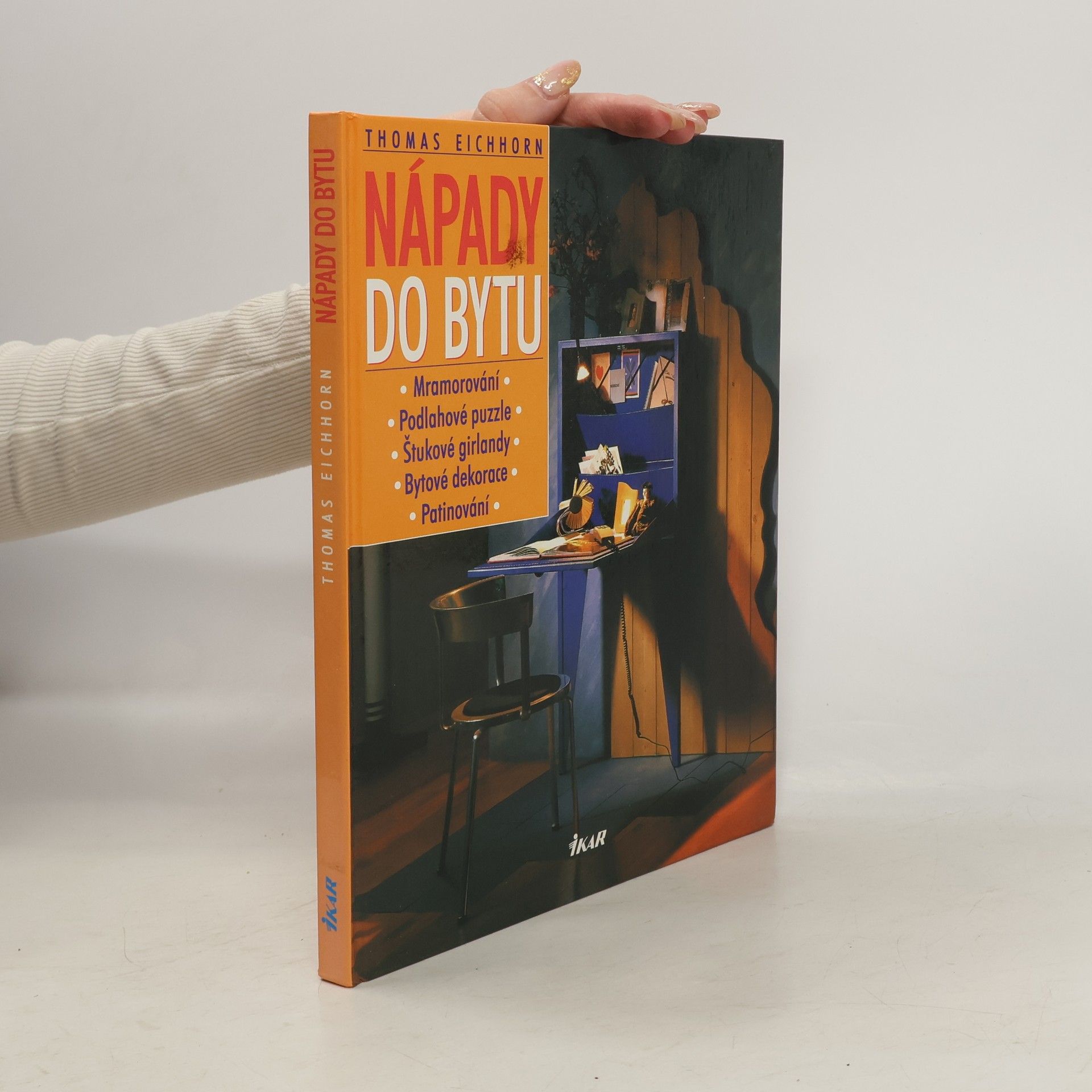 Nápady do bytu. Mramorování, podlahové puzzle, štukové girlandy, bytové dekorace, patinování