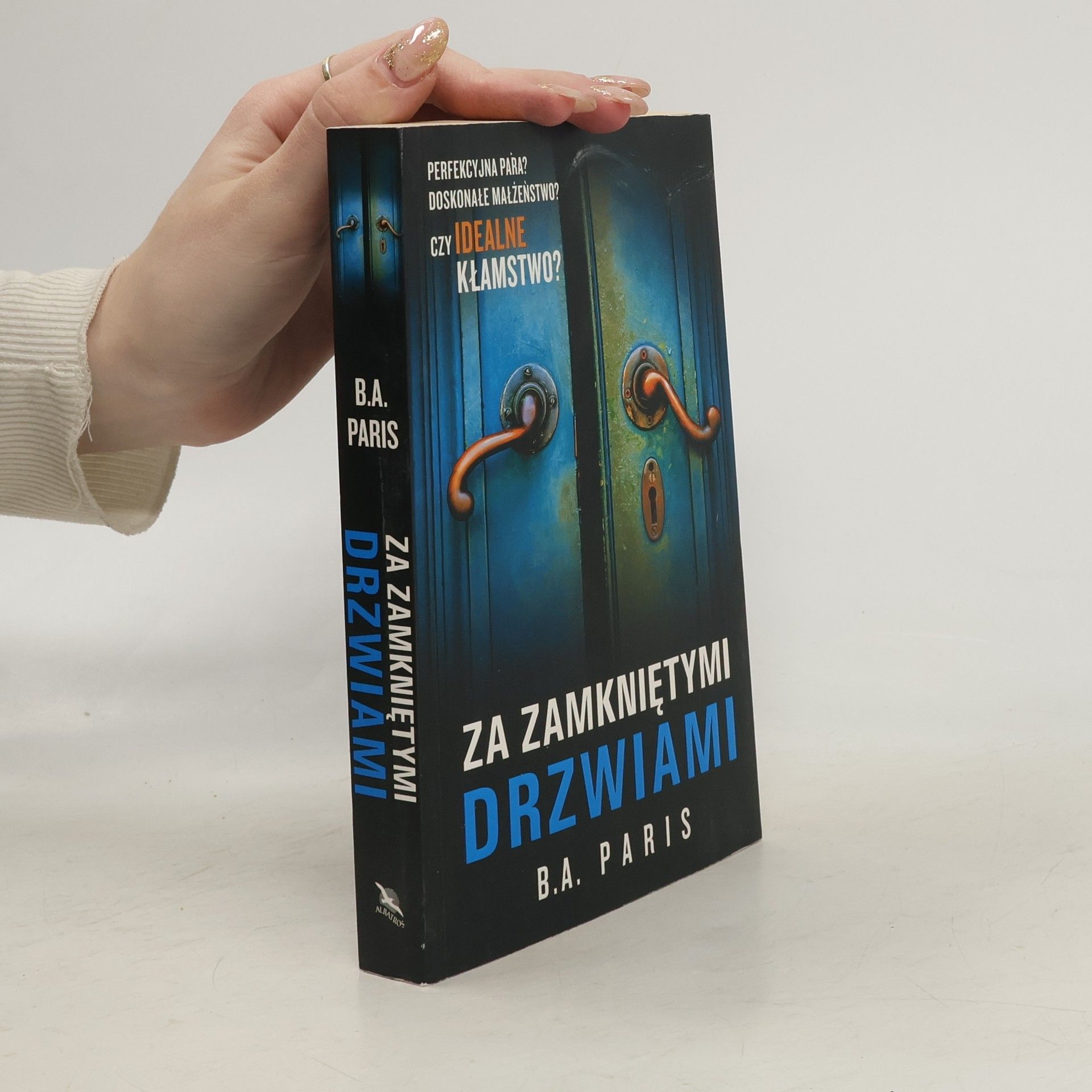B. A. Paris Za zamkniętymi drzwiami