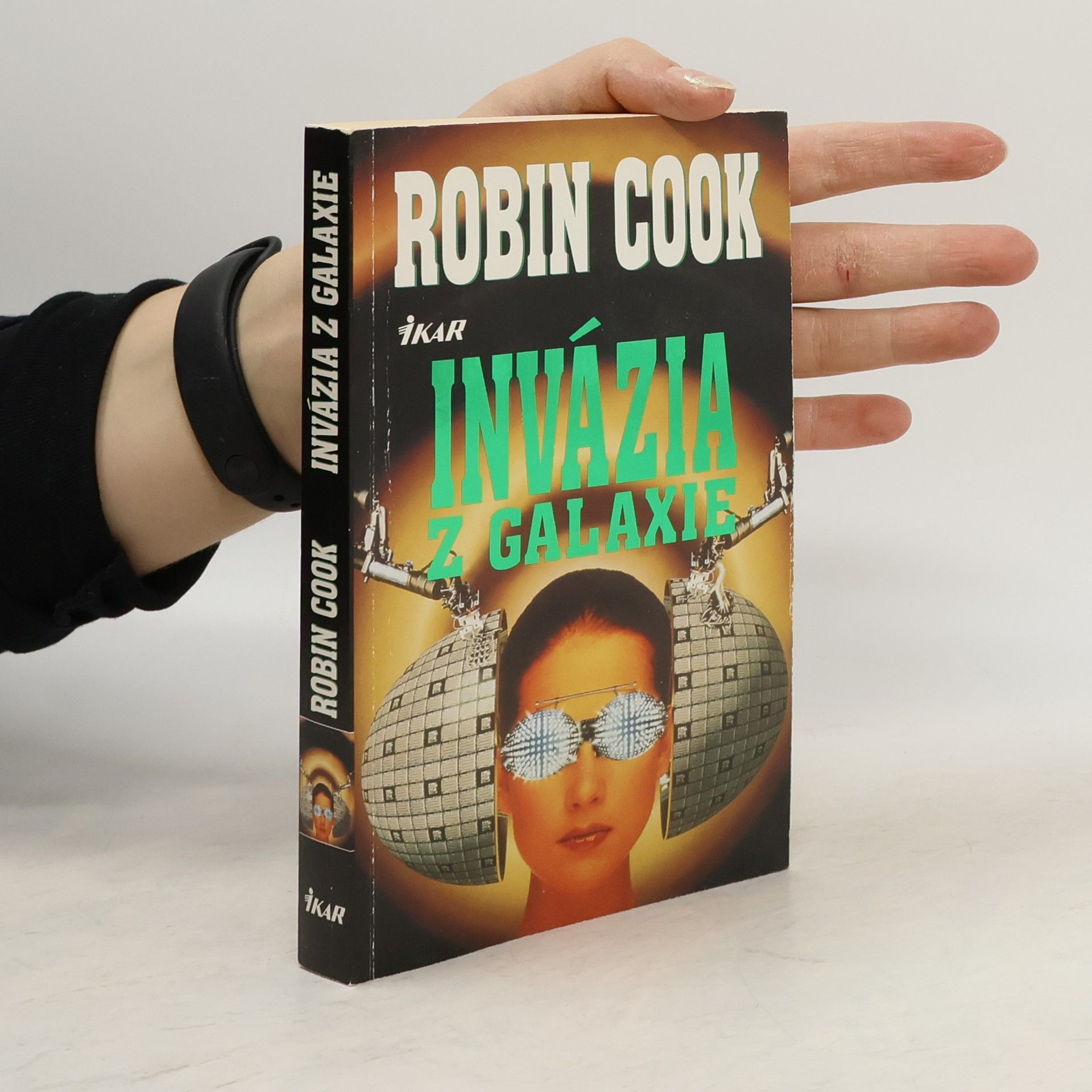 Robin Cook Invázia z galaxie